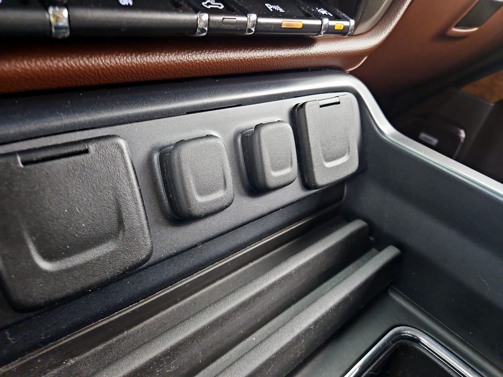 Thumbnail: 2017 Chevrolet Silverado 1500 - 18