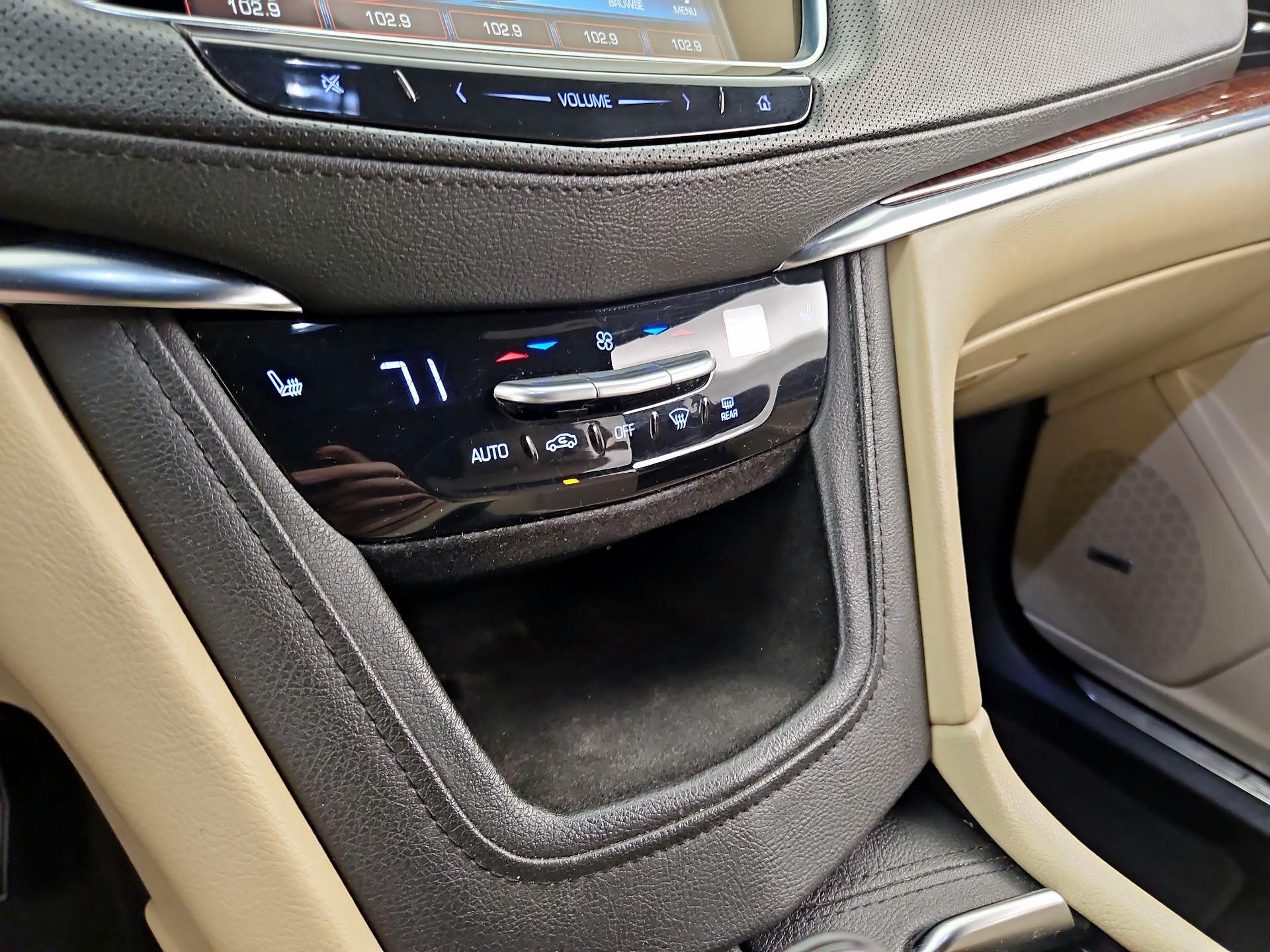 Thumbnail: 2018 Cadillac XT5 - 16