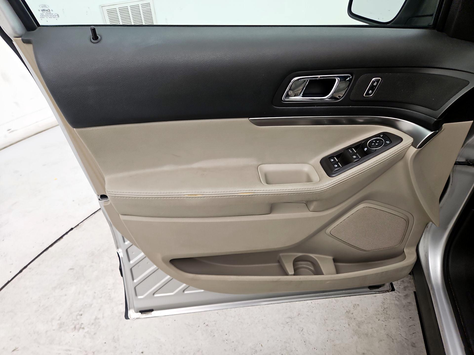 Thumbnail: 2013 Ford Explorer - 12