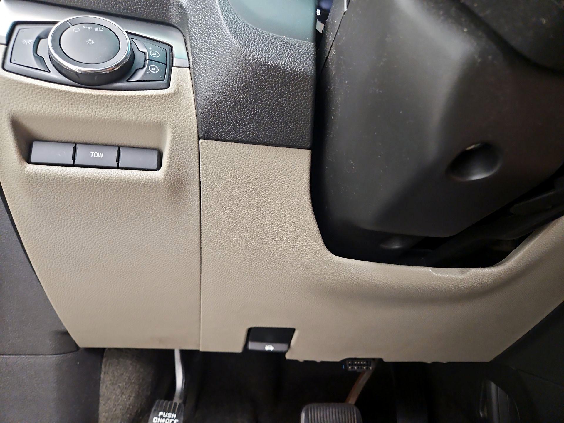 Thumbnail: 2013 Ford Explorer - 13