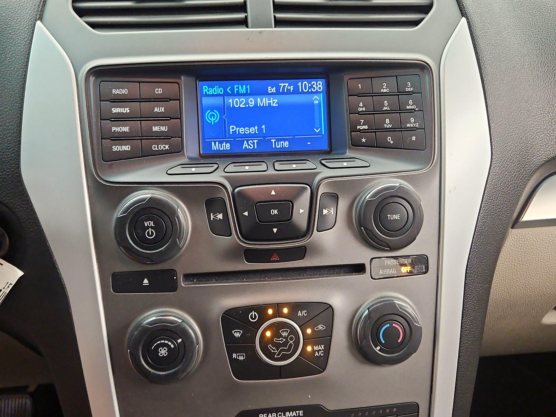 Thumbnail: 2013 Ford Explorer - 14