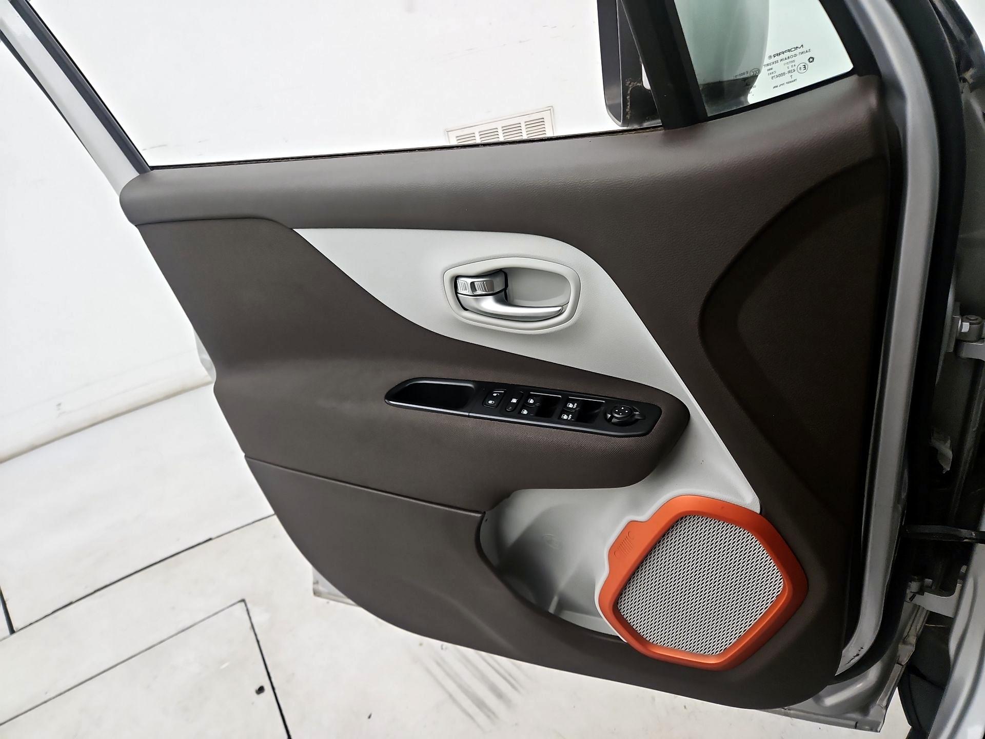 Thumbnail: 2015 Jeep Renegade - 12