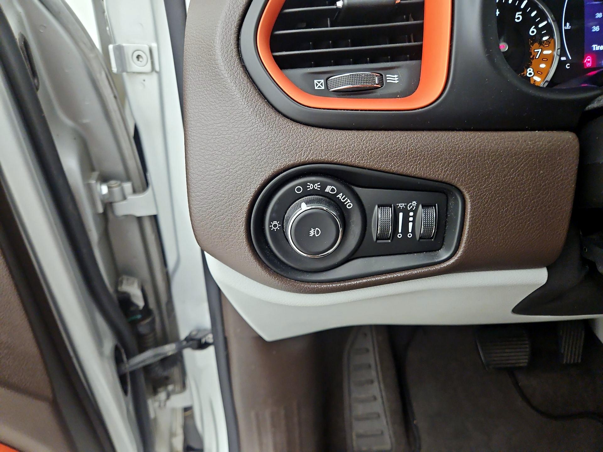 Thumbnail: 2015 Jeep Renegade - 13