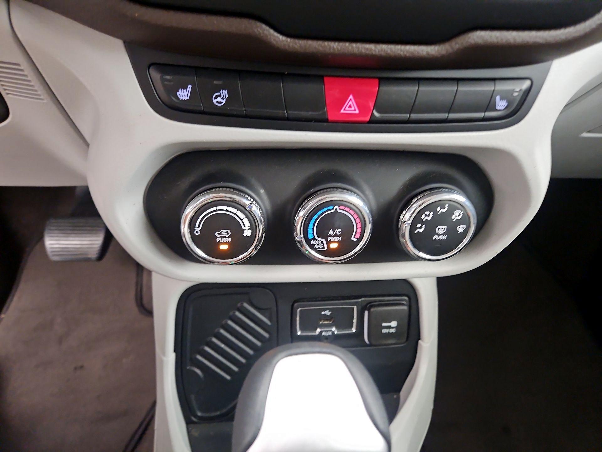 Thumbnail: 2015 Jeep Renegade - 16