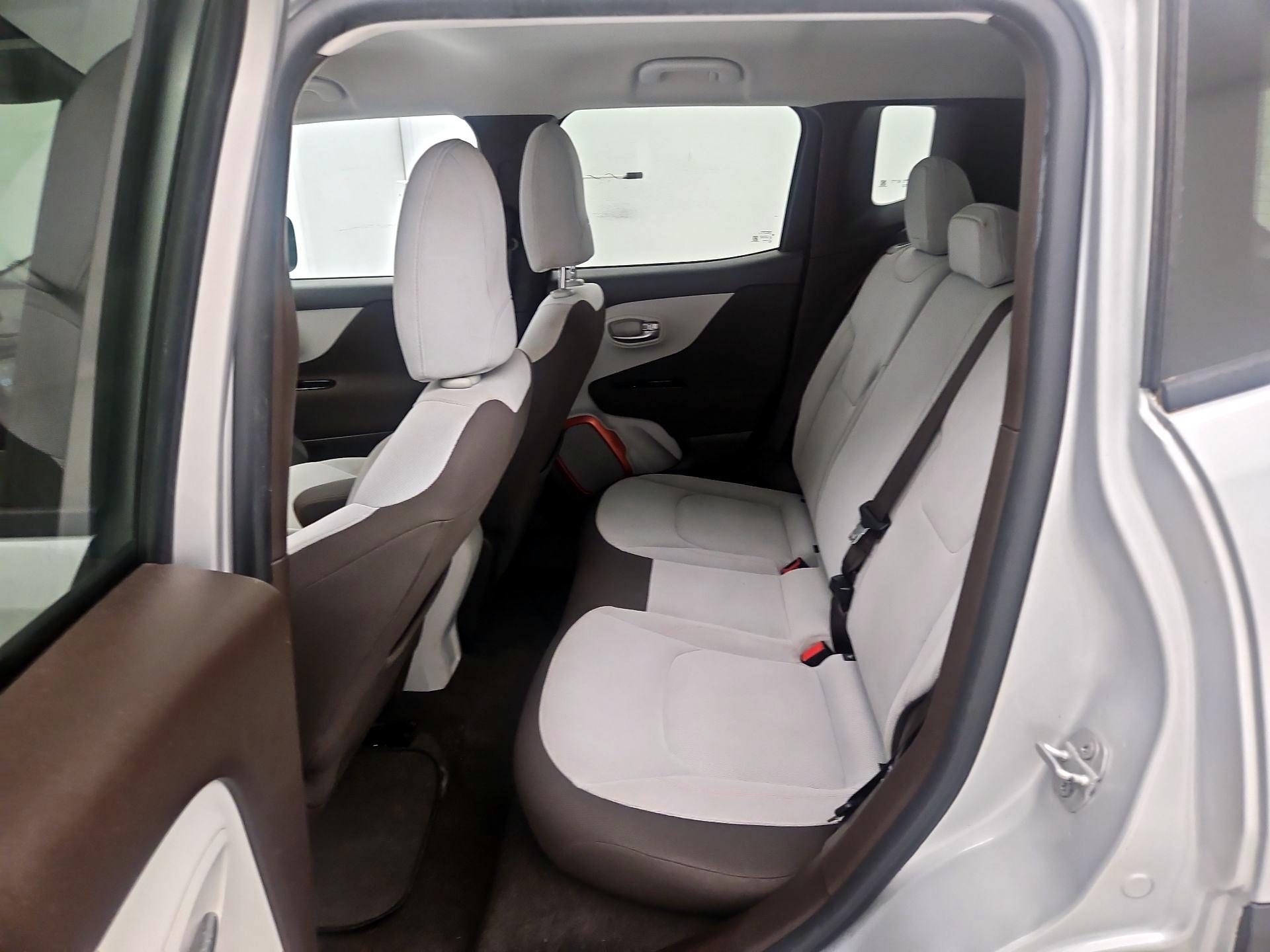 Thumbnail: 2015 Jeep Renegade - 19