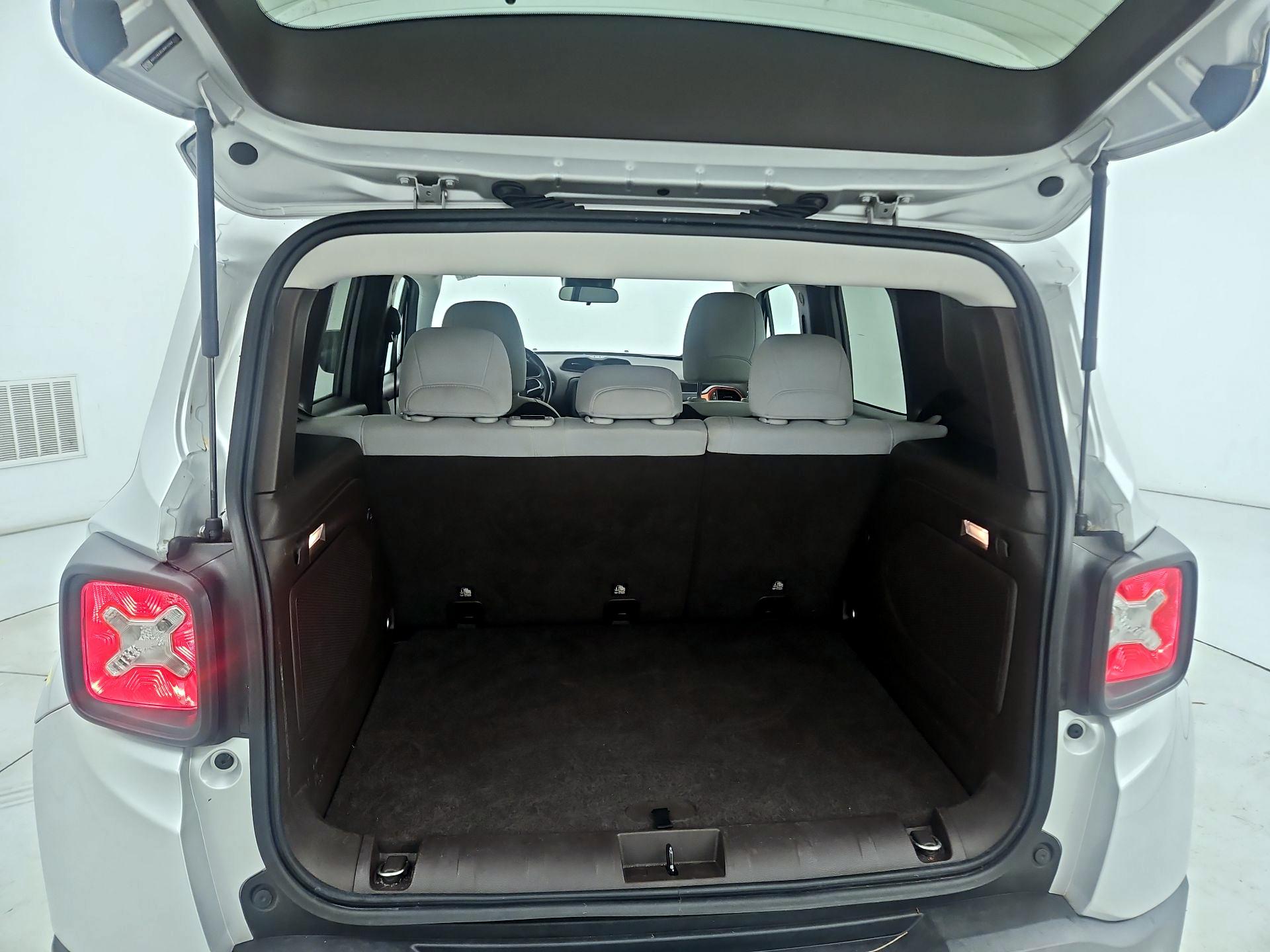 Thumbnail: 2015 Jeep Renegade - 20
