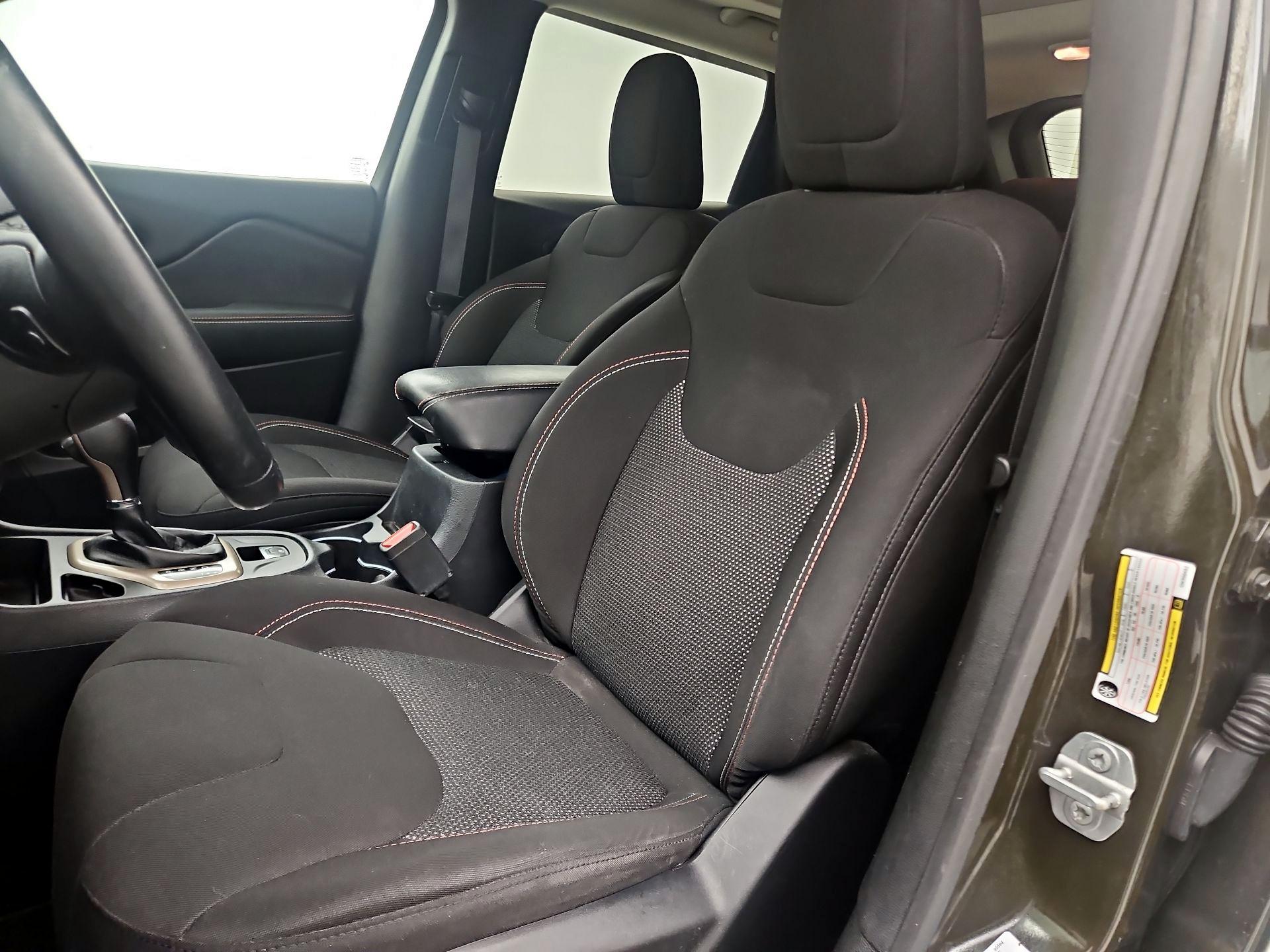 Thumbnail: 2016 Jeep Cherokee - 11