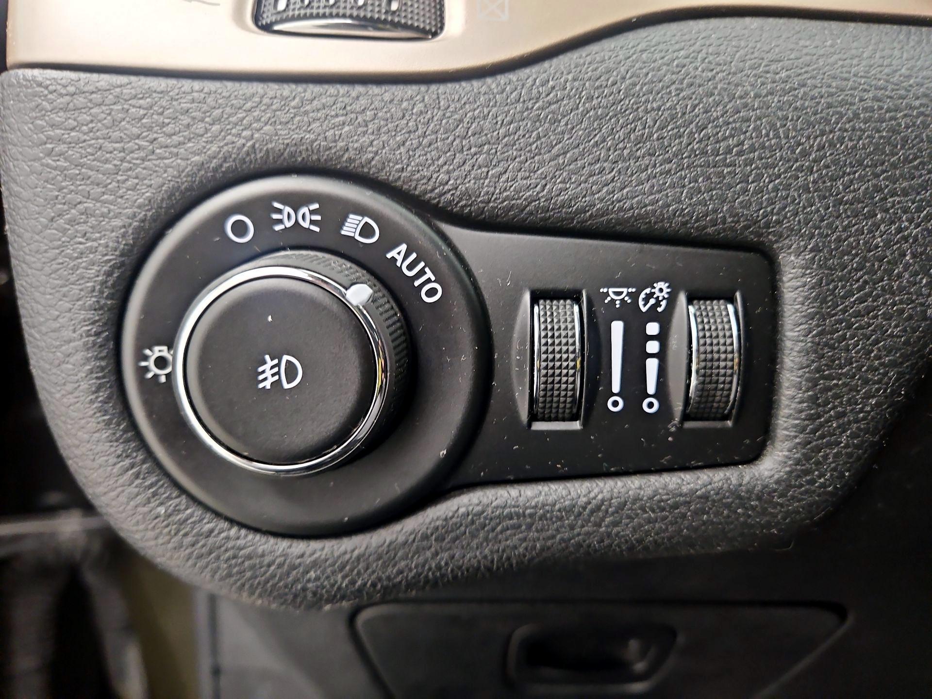 Thumbnail: 2016 Jeep Cherokee - 13