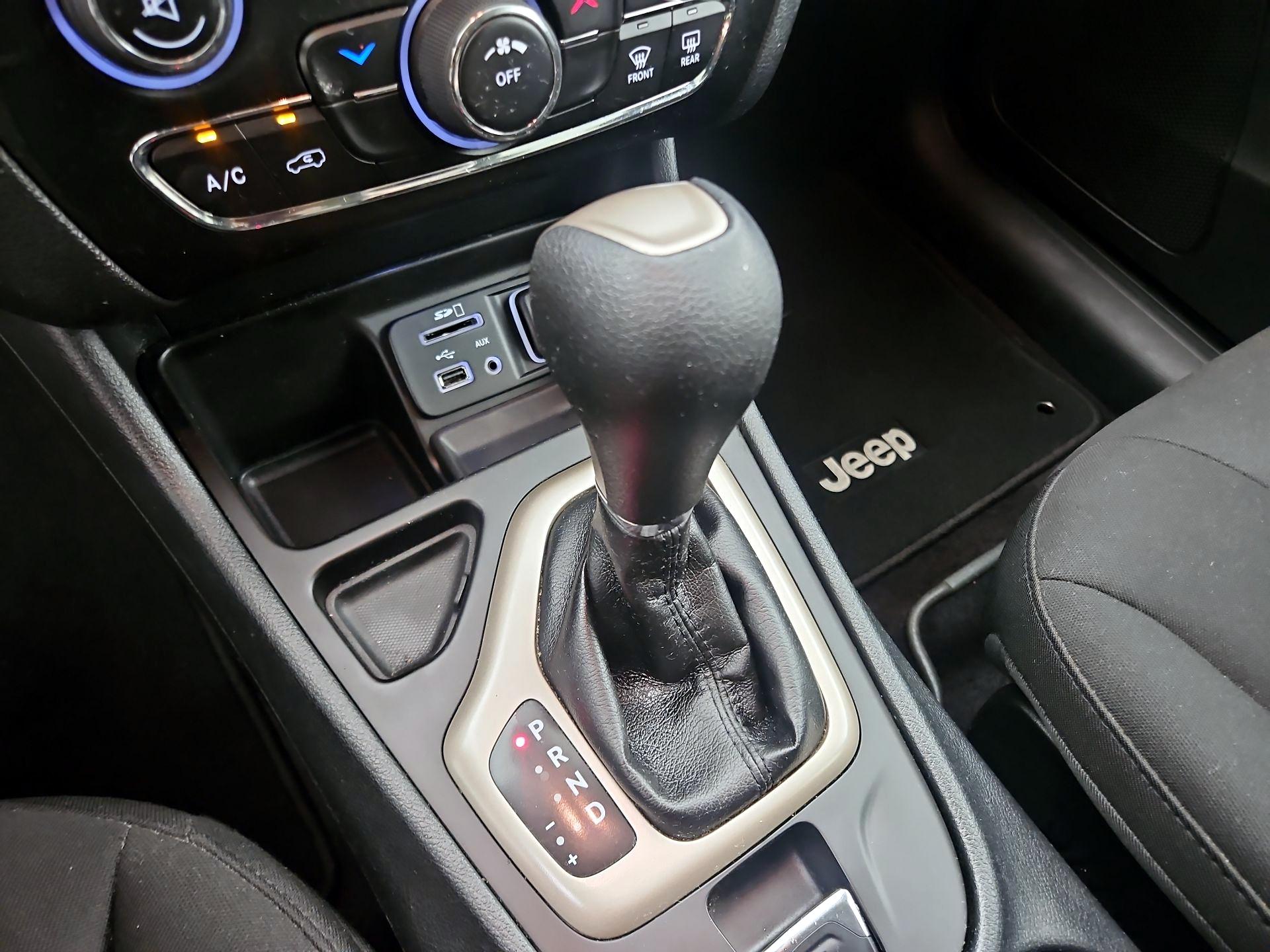 Thumbnail: 2016 Jeep Cherokee - 17