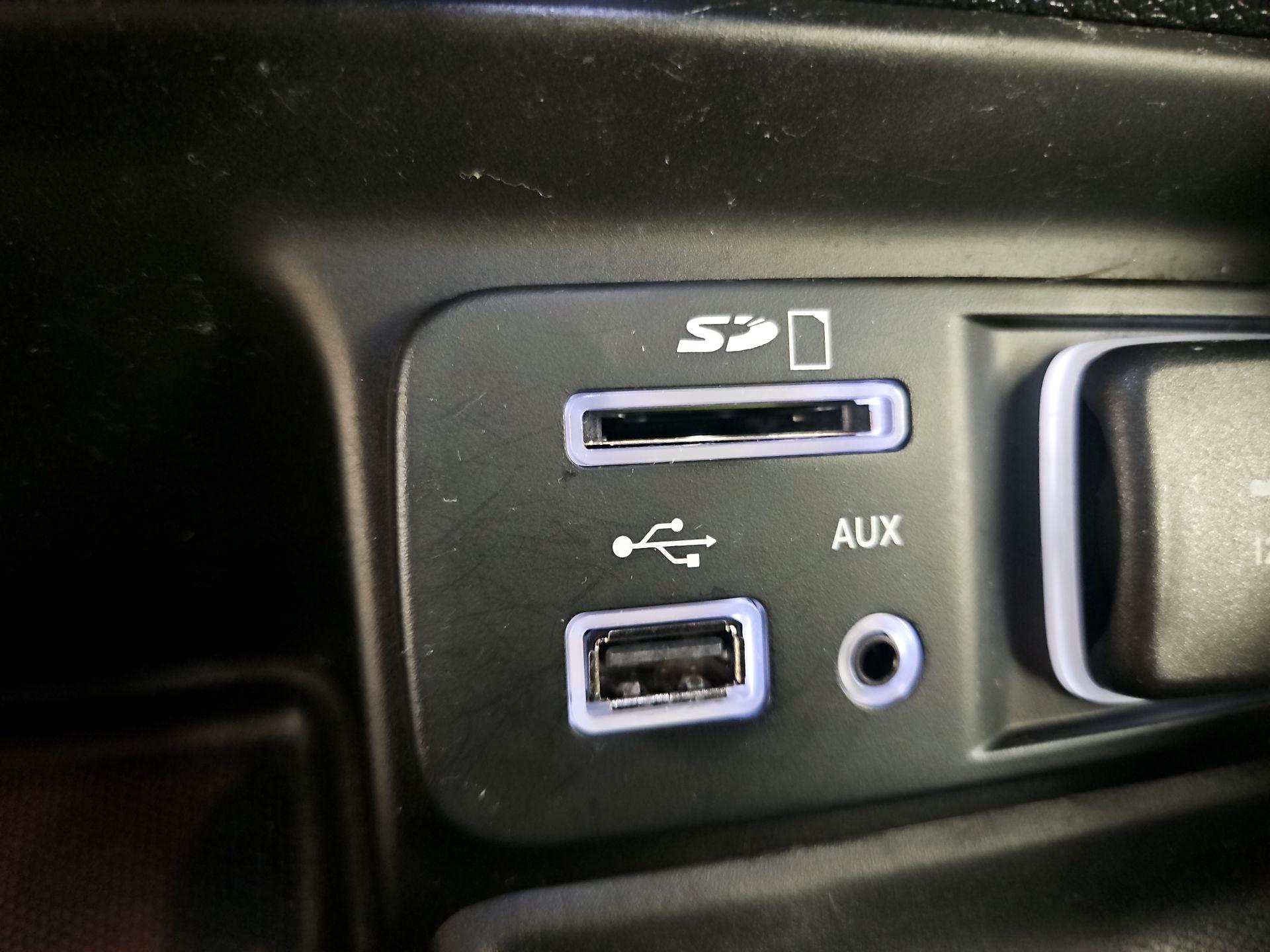 Thumbnail: 2016 Jeep Cherokee - 18
