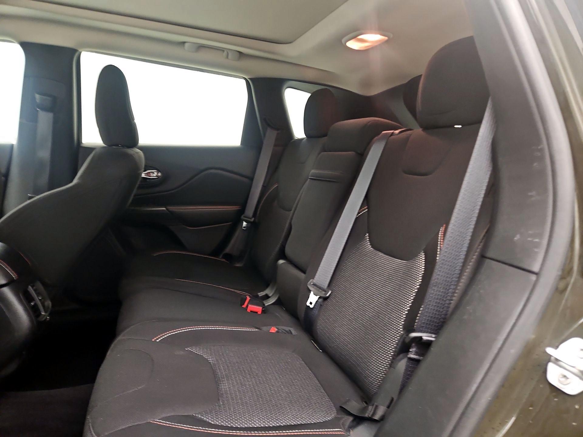 Thumbnail: 2016 Jeep Cherokee - 20