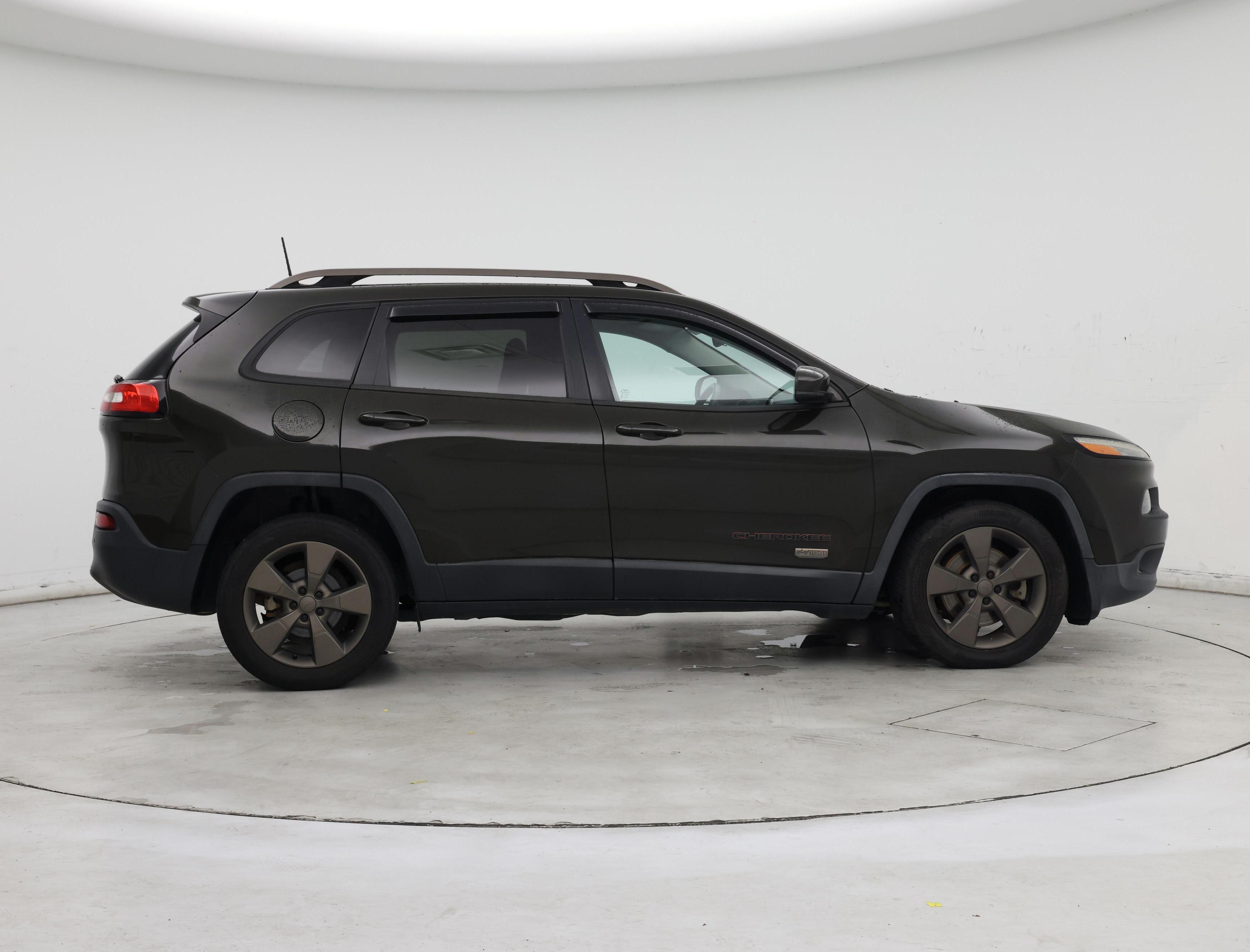 Thumbnail: 2016 Jeep Cherokee - 7