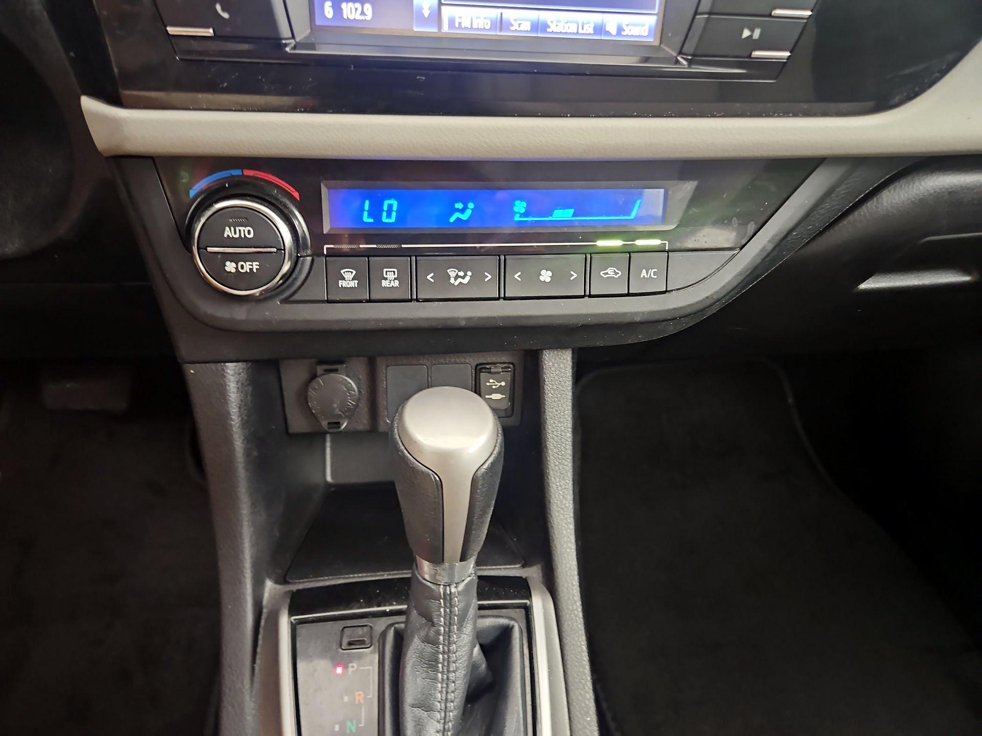Thumbnail: 2016 Toyota Corolla - 16