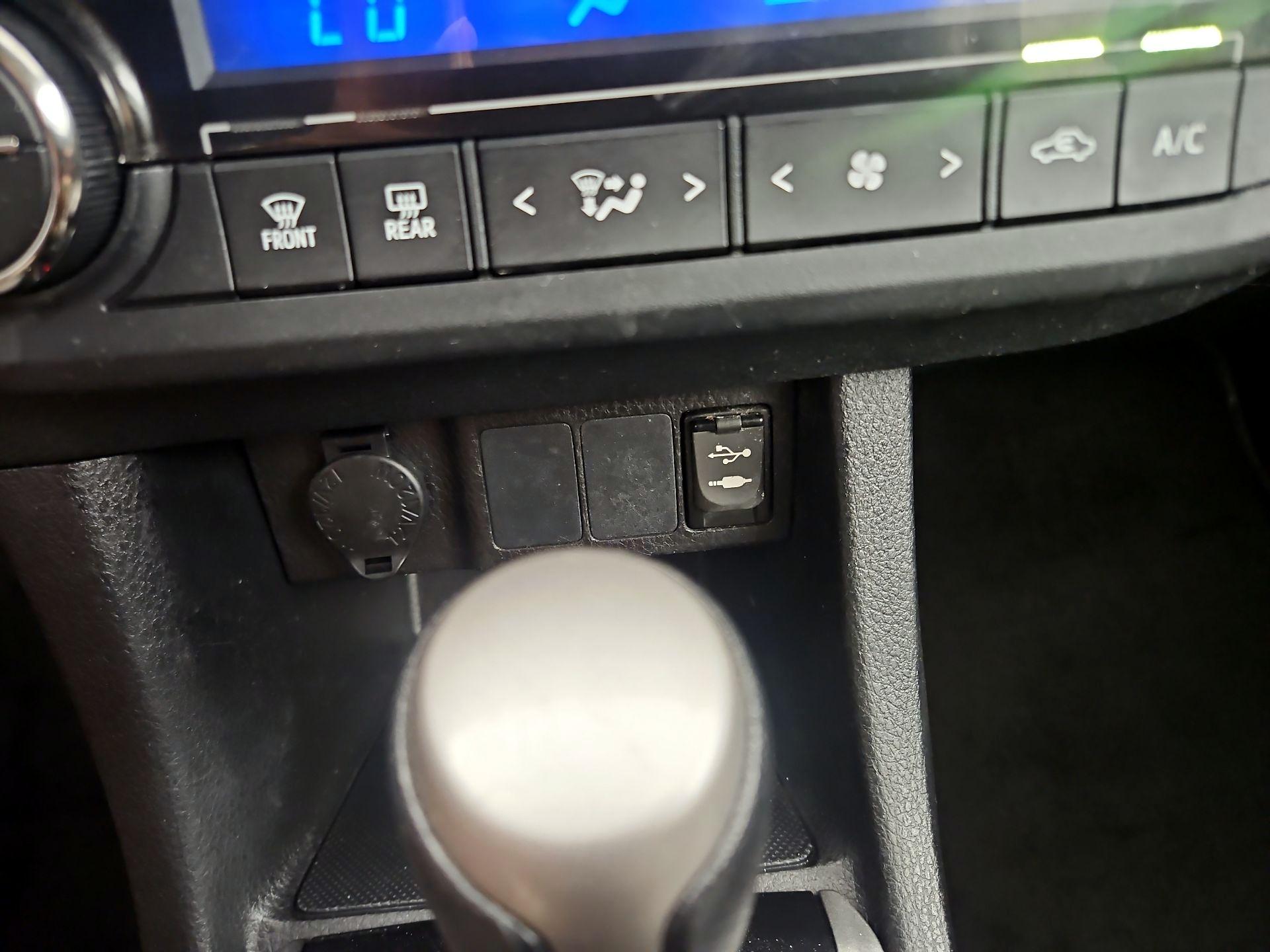 Thumbnail: 2016 Toyota Corolla - 18