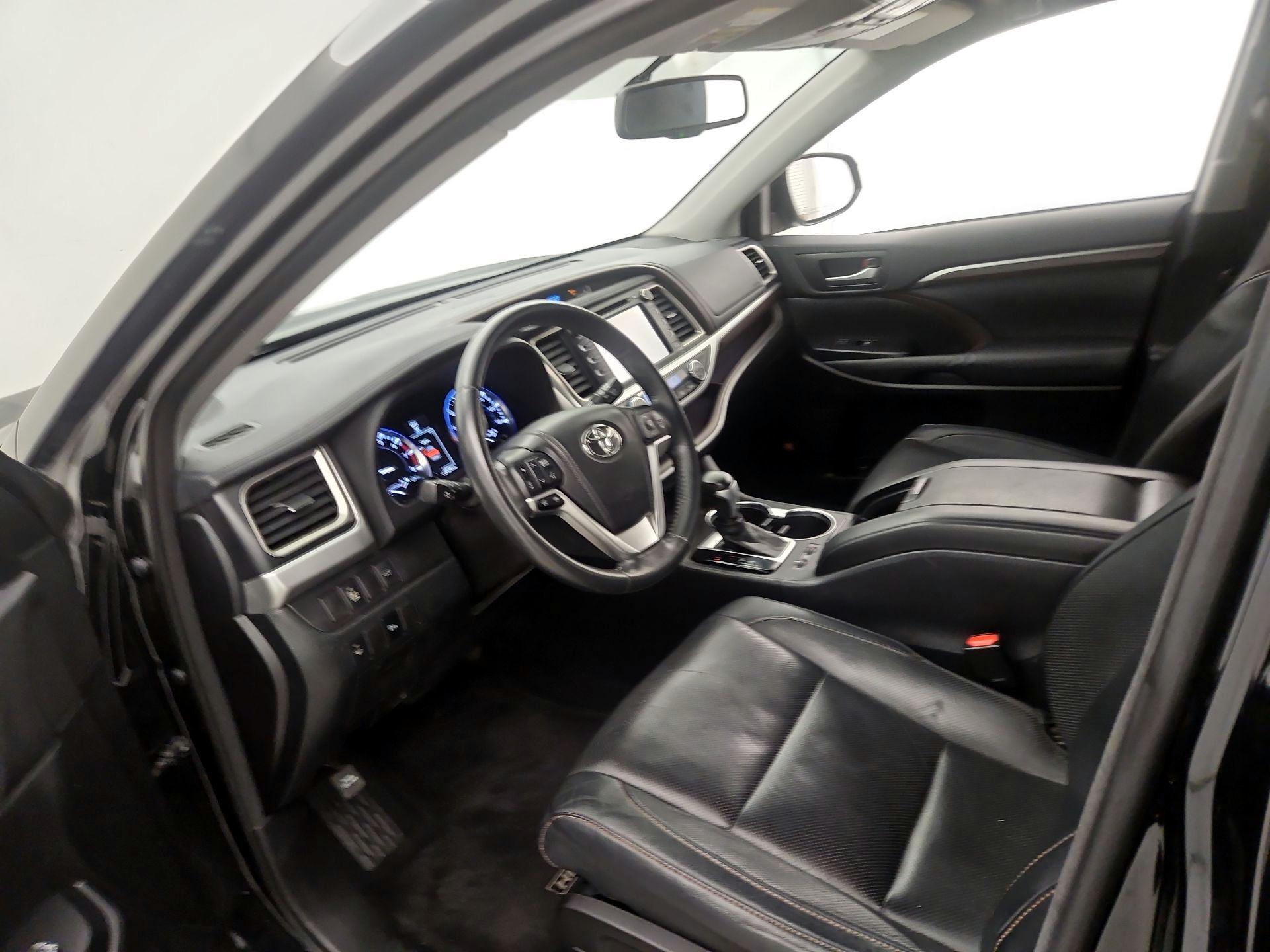 Thumbnail: 2014 Toyota Highlander - 11