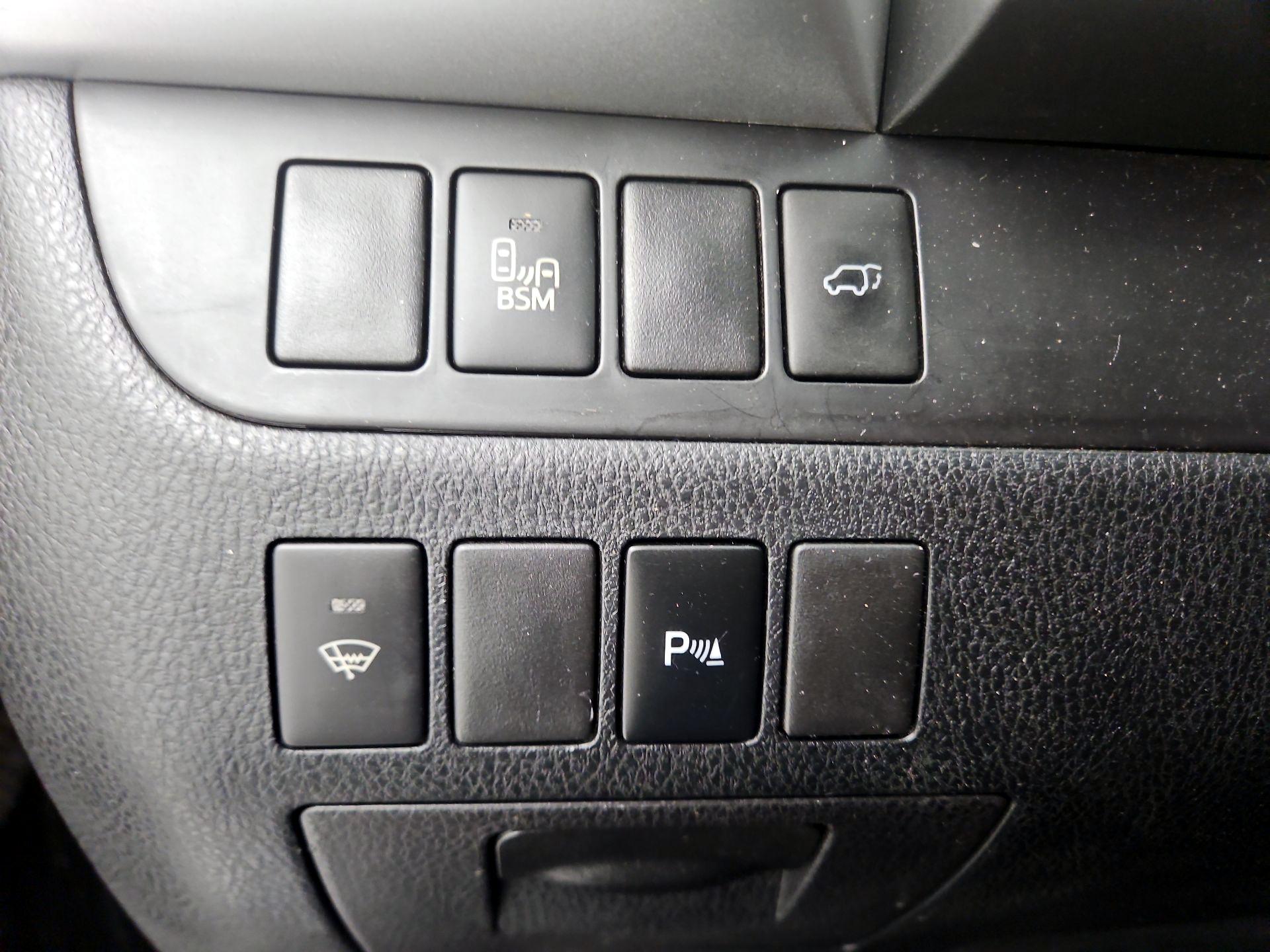 Thumbnail: 2014 Toyota Highlander - 13