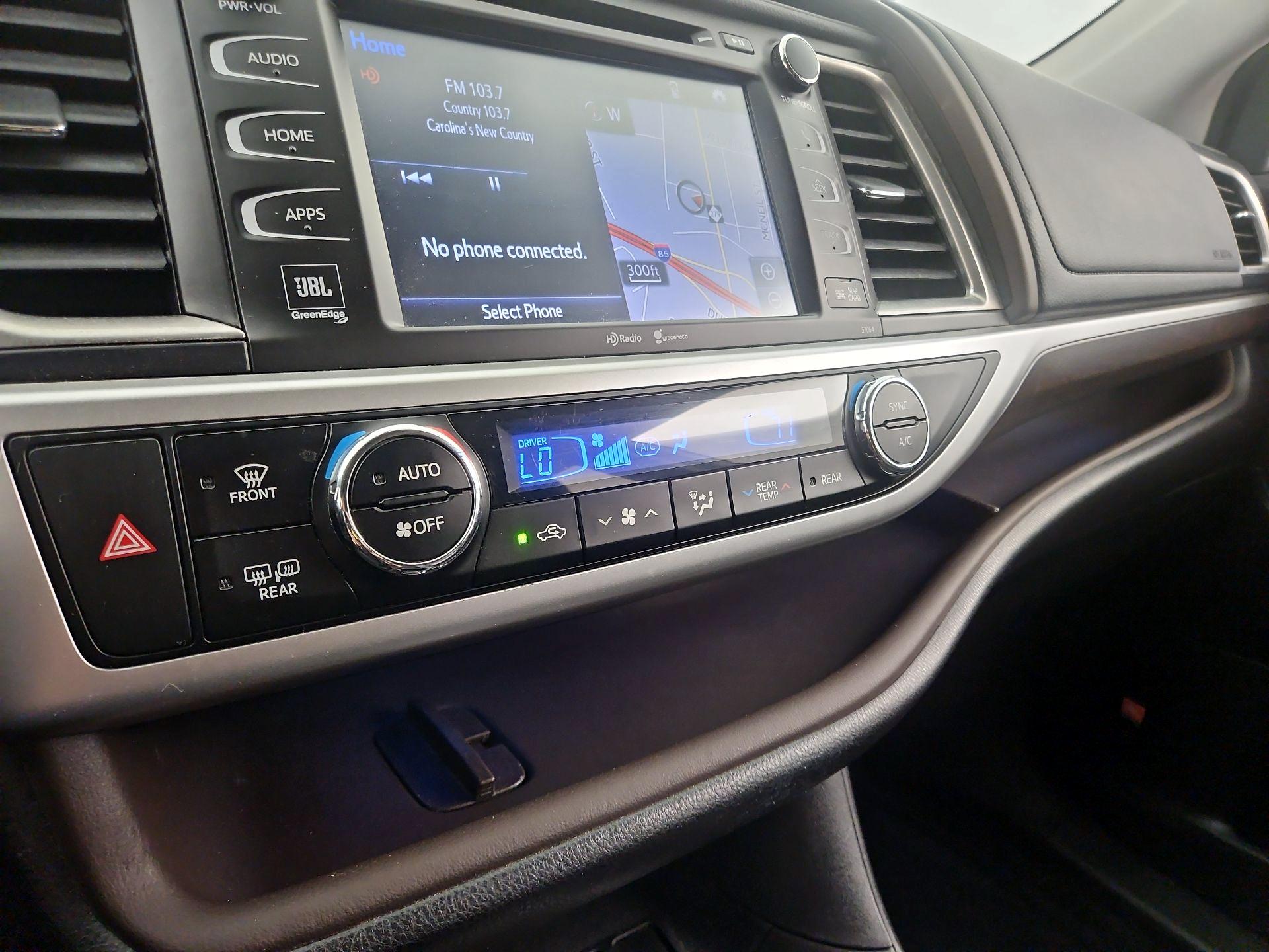 Thumbnail: 2014 Toyota Highlander - 16