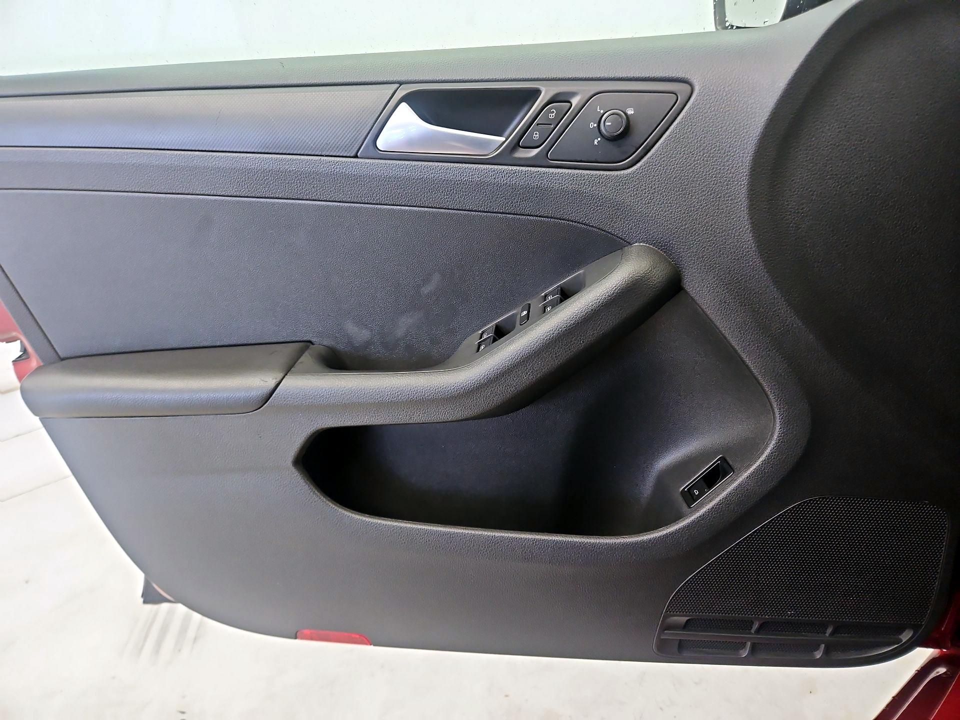 Thumbnail: 2016 Volkswagen Jetta - 12