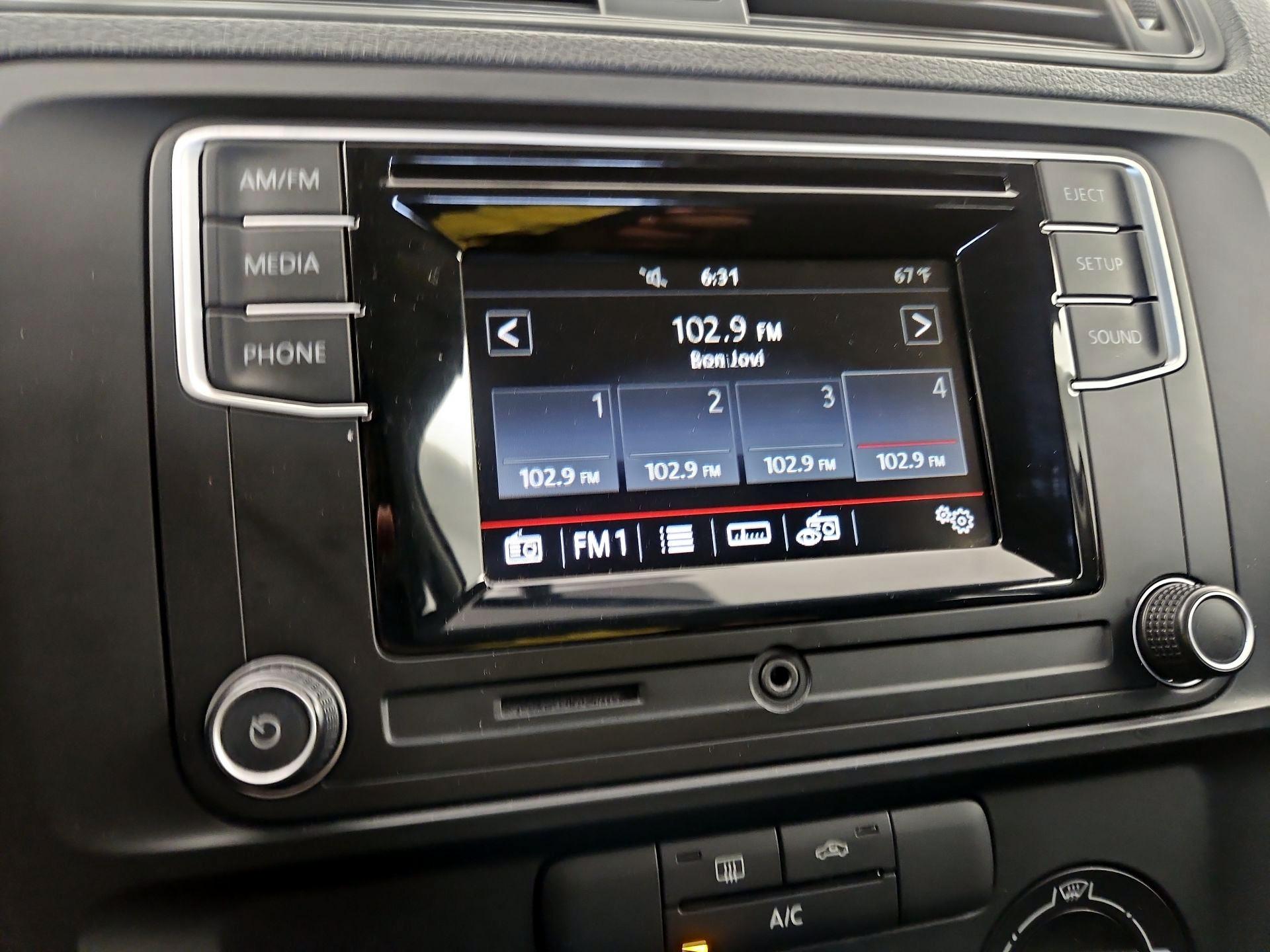 Thumbnail: 2016 Volkswagen Jetta - 14