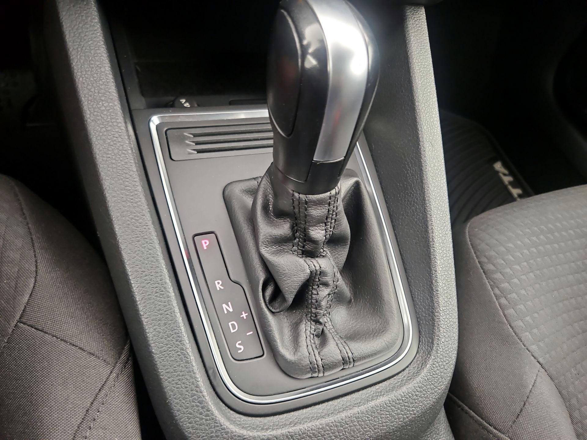 Thumbnail: 2016 Volkswagen Jetta - 16