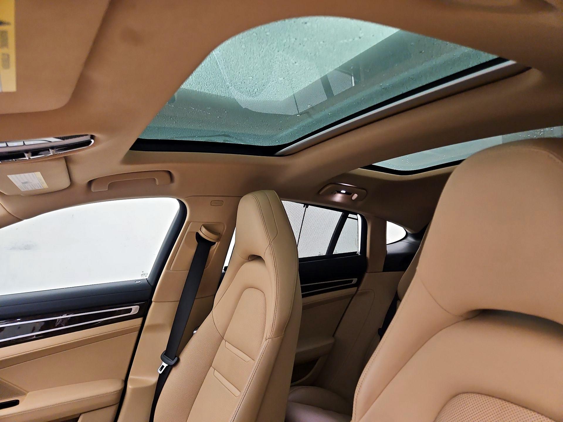 Thumbnail: 2020 Porsche Panamera - 20