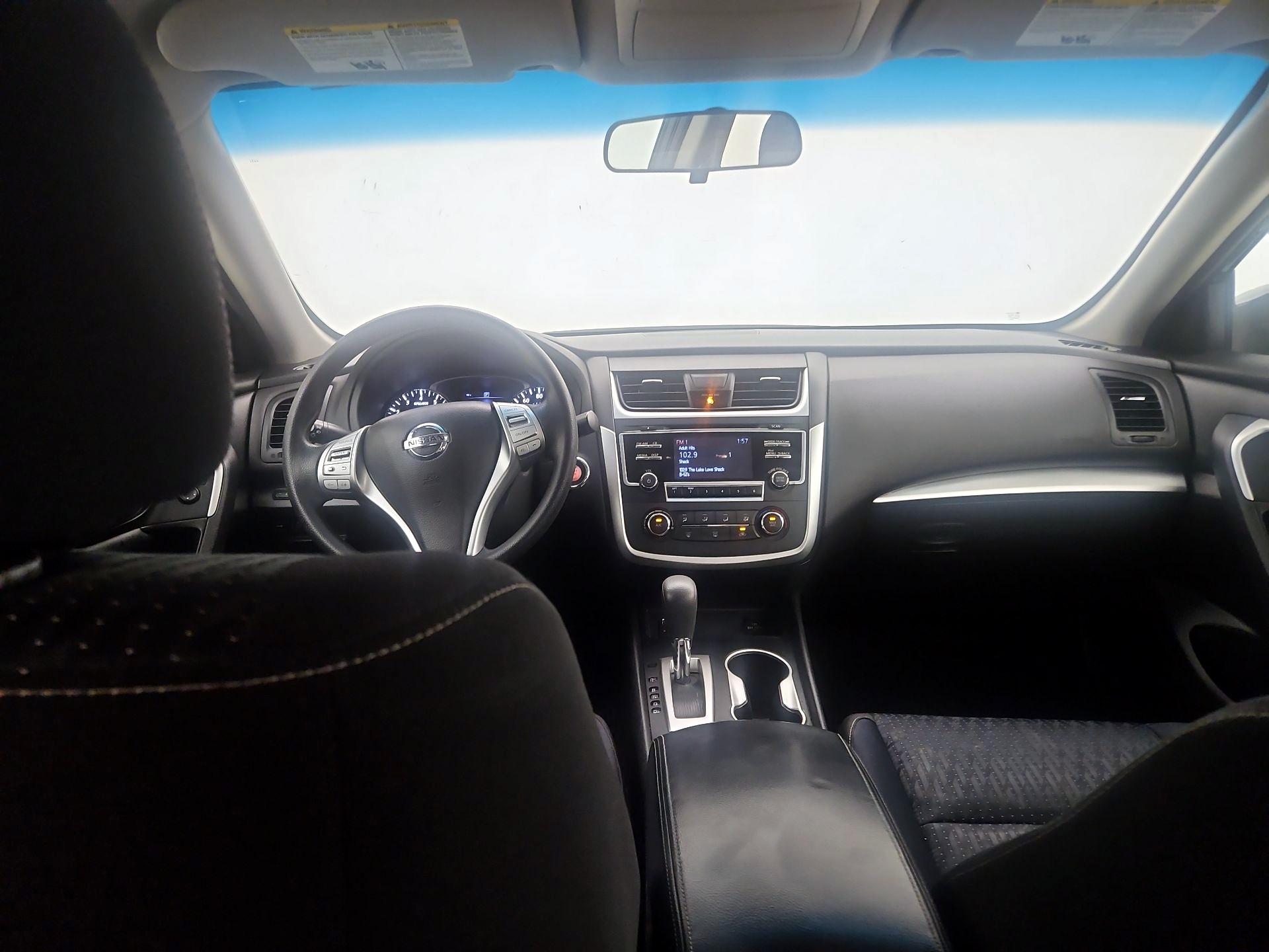 Thumbnail: 2017 Nissan Altima - 9