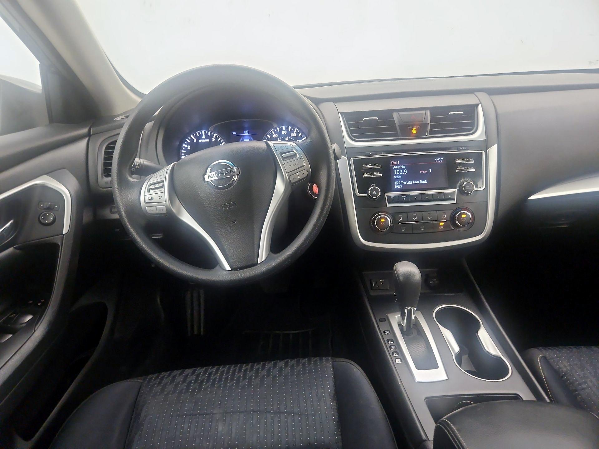 Thumbnail: 2017 Nissan Altima - 10