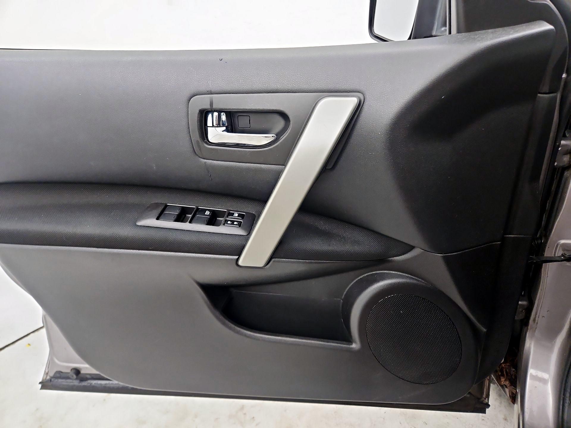 Thumbnail: 2015 Nissan Rogue - 12