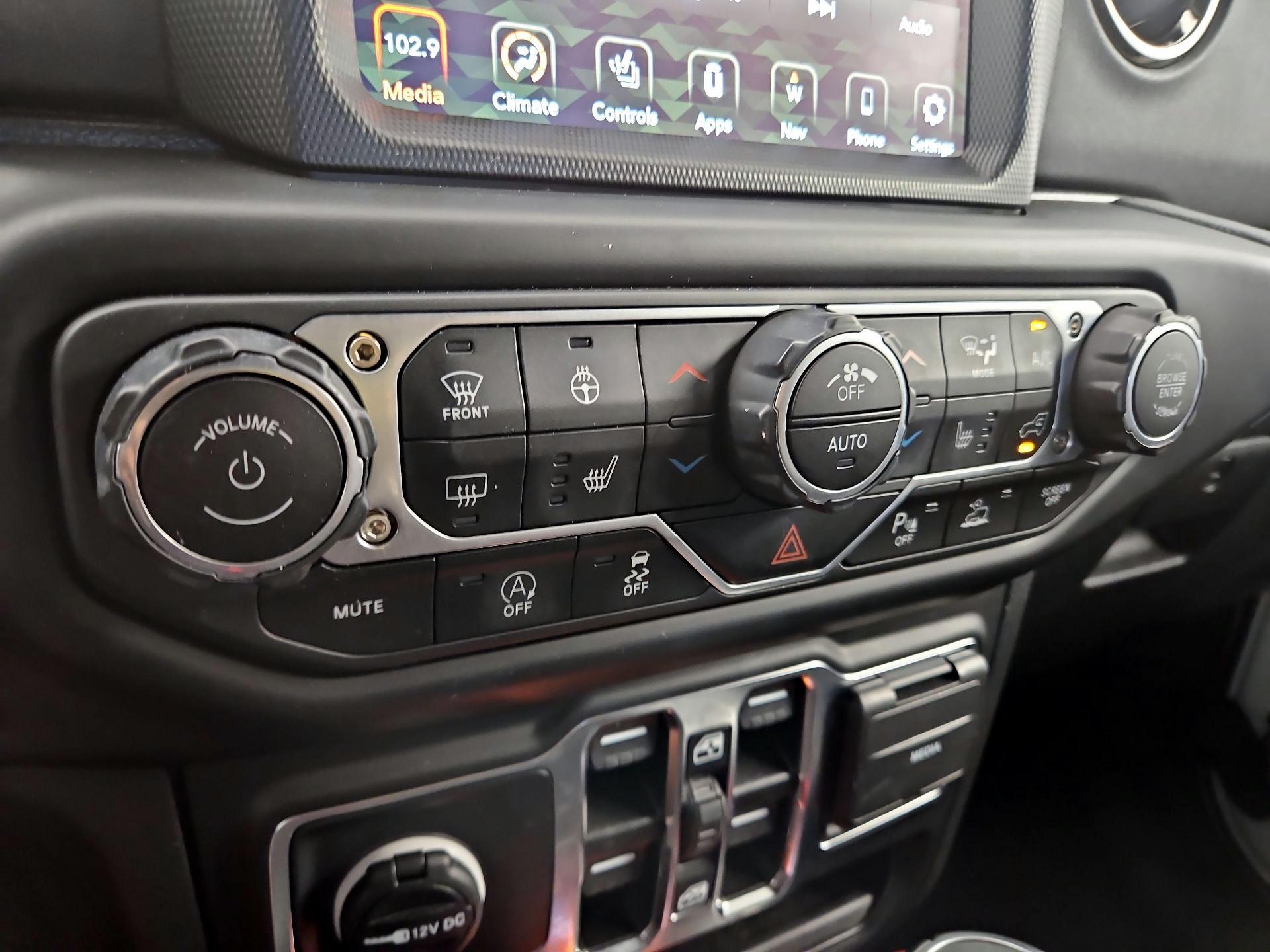 Thumbnail: 2022 Jeep Wrangler - 17