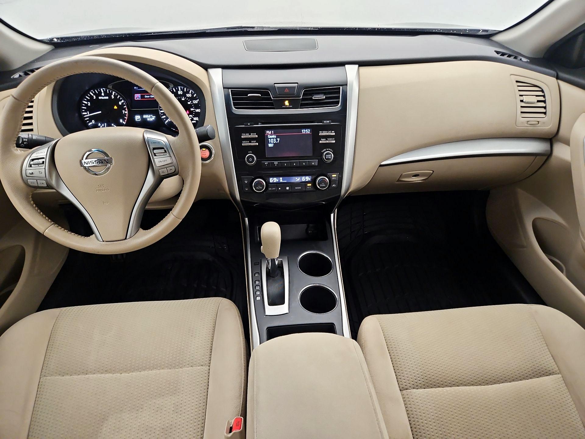 Thumbnail: 2015 Nissan Altima - 9