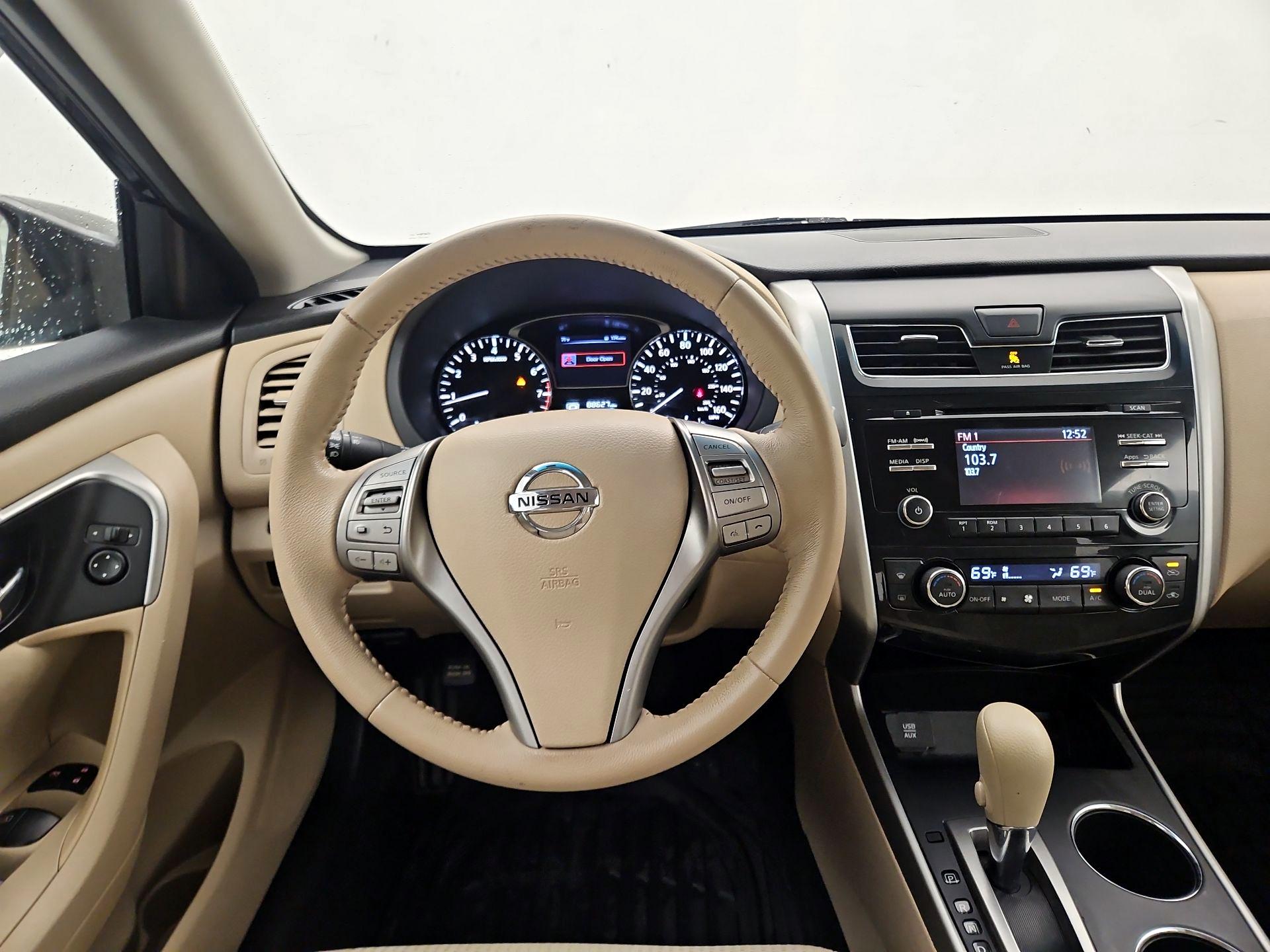 Thumbnail: 2015 Nissan Altima - 10