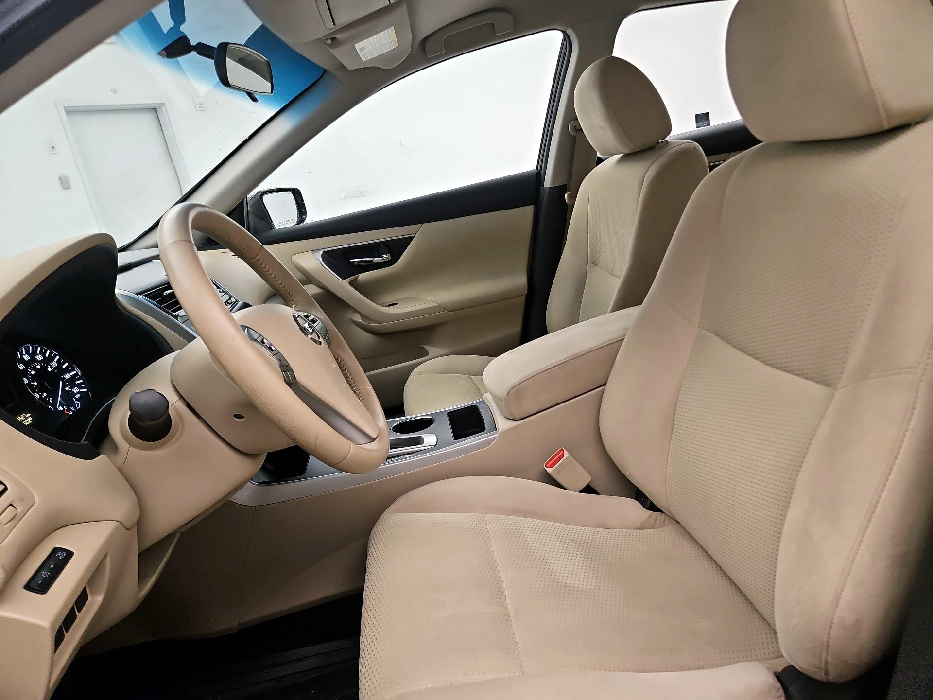 Thumbnail: 2015 Nissan Altima - 11