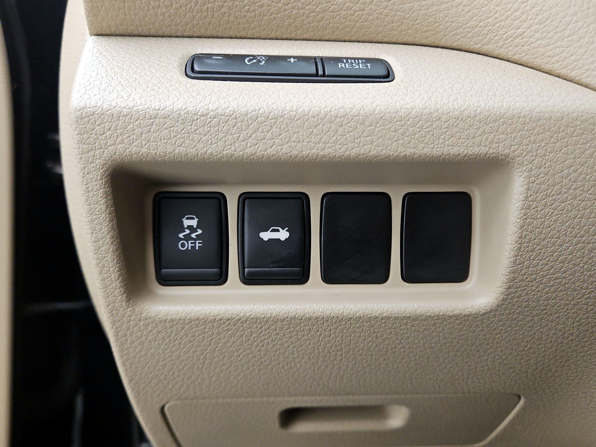 Thumbnail: 2015 Nissan Altima - 13