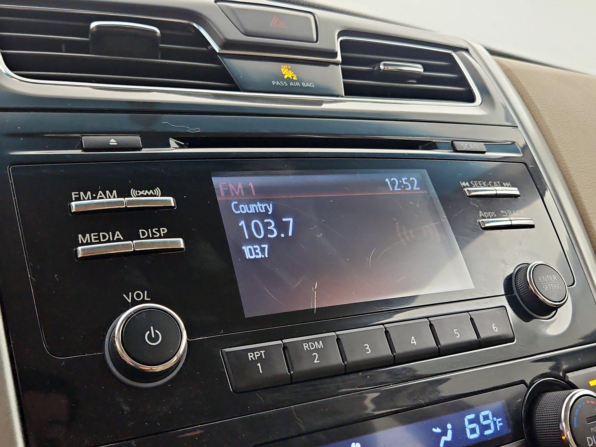 Thumbnail: 2015 Nissan Altima - 15