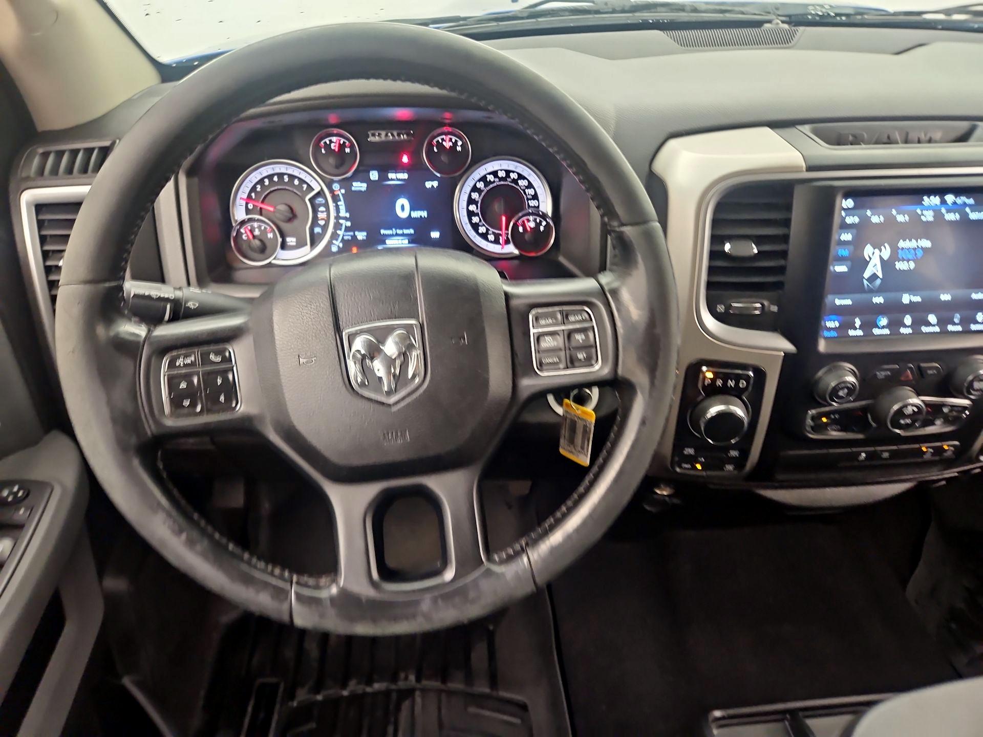 Thumbnail: 2019 RAM 1500 Classic - 10