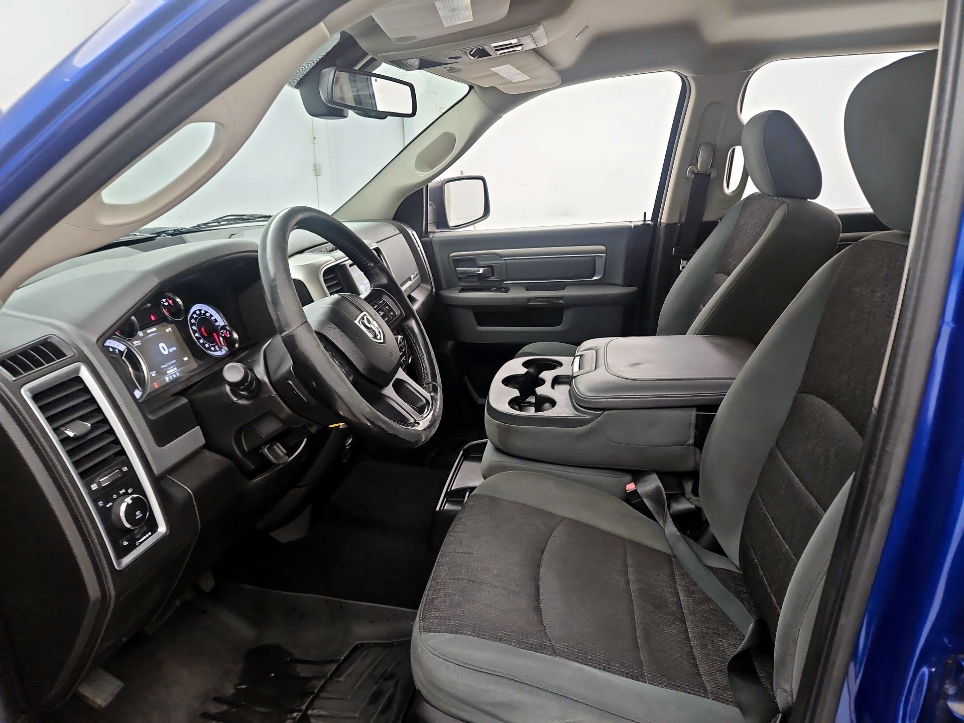 Thumbnail: 2019 RAM 1500 Classic - 11