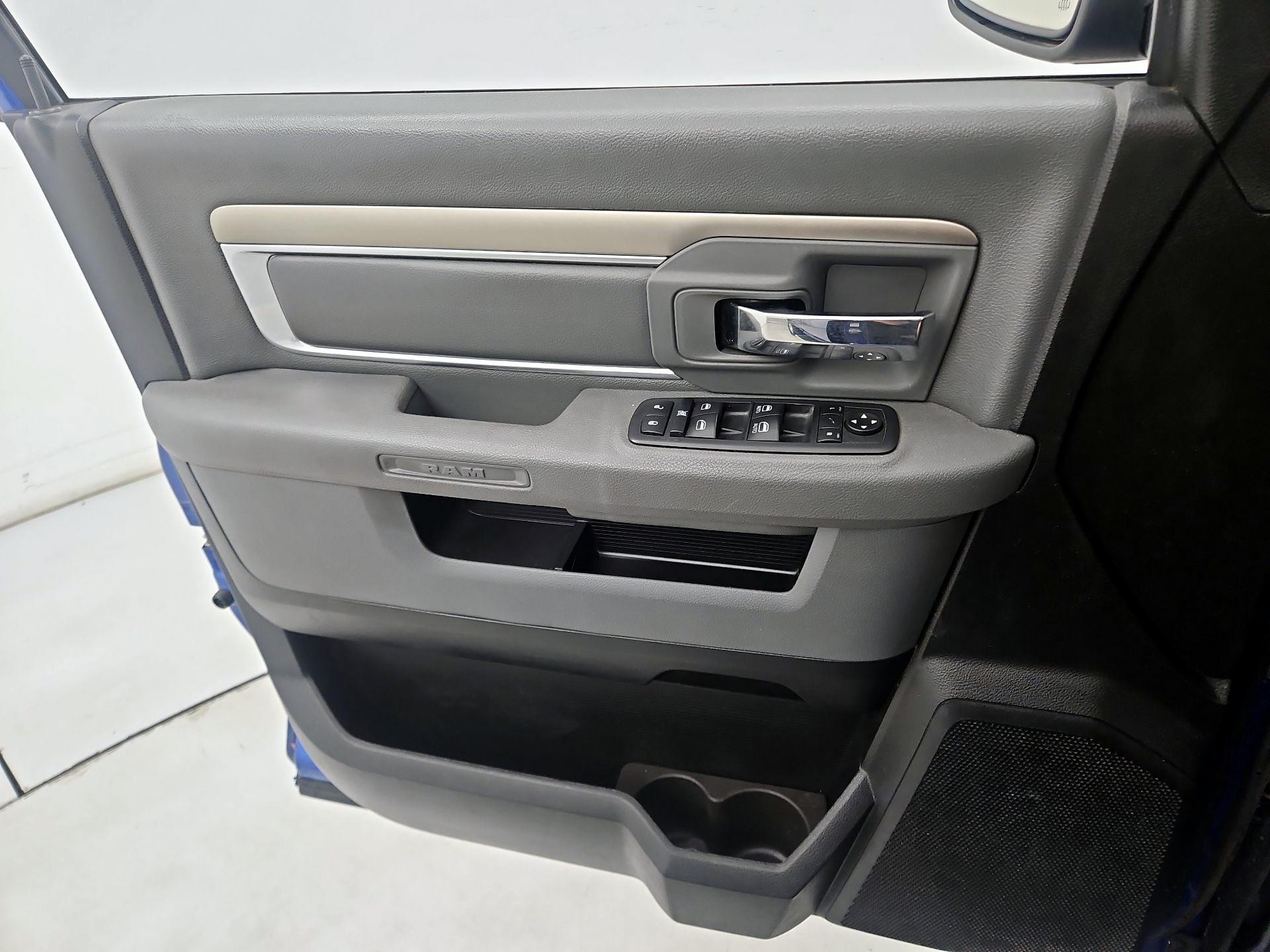 Thumbnail: 2019 RAM 1500 Classic - 12