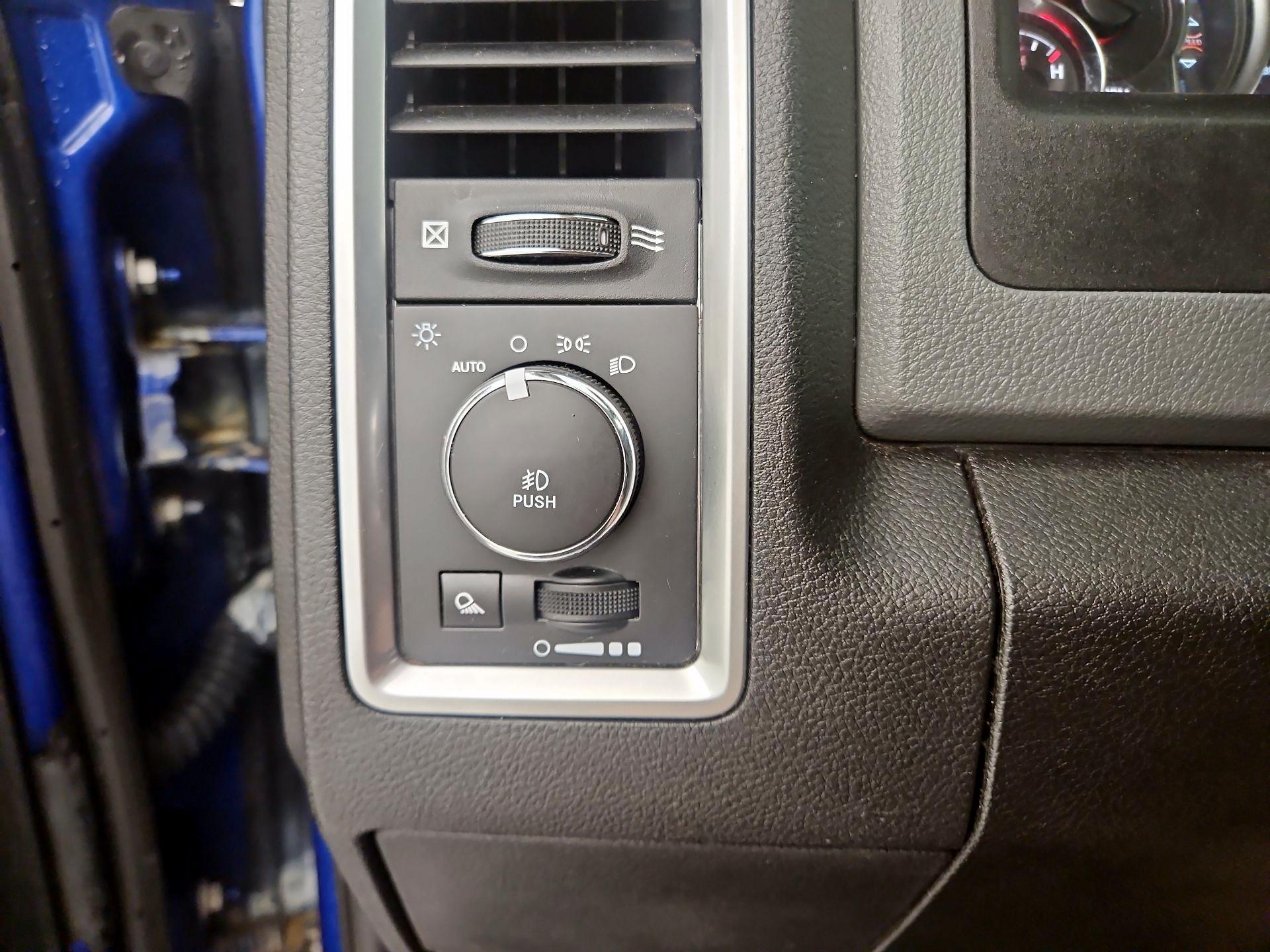 Thumbnail: 2019 RAM 1500 Classic - 13