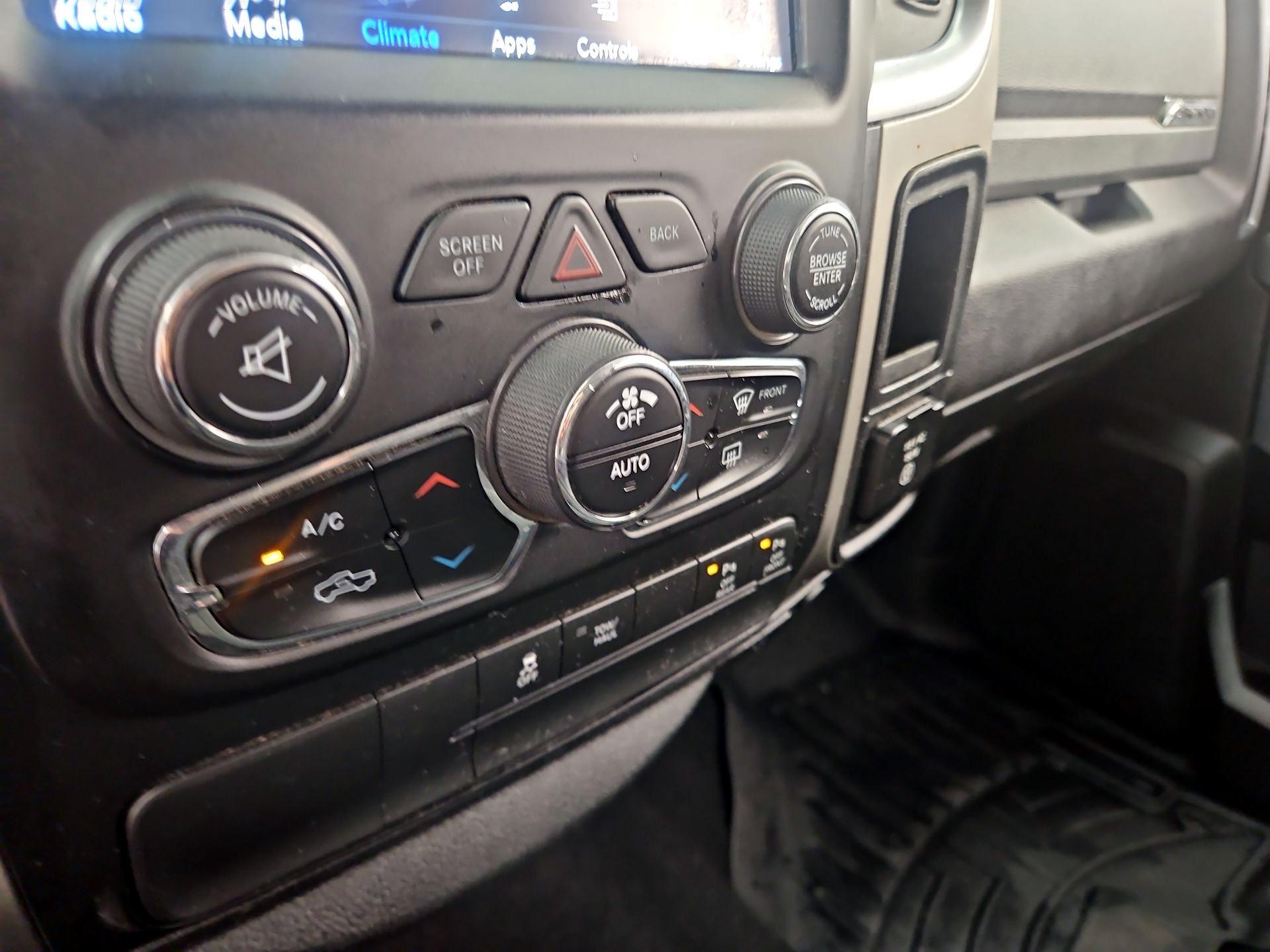 Thumbnail: 2019 RAM 1500 Classic - 16