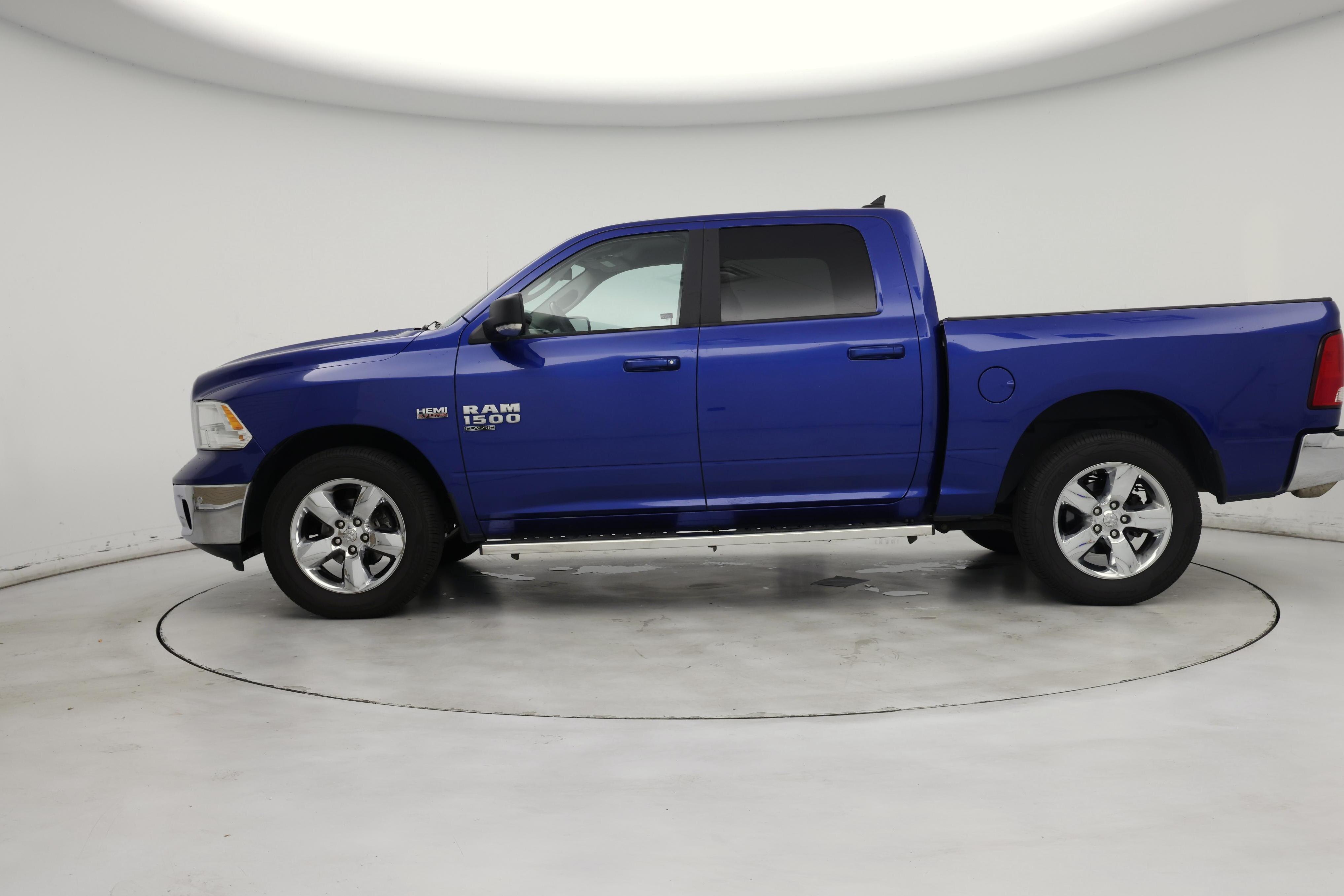 Thumbnail: 2019 RAM 1500 Classic - 3