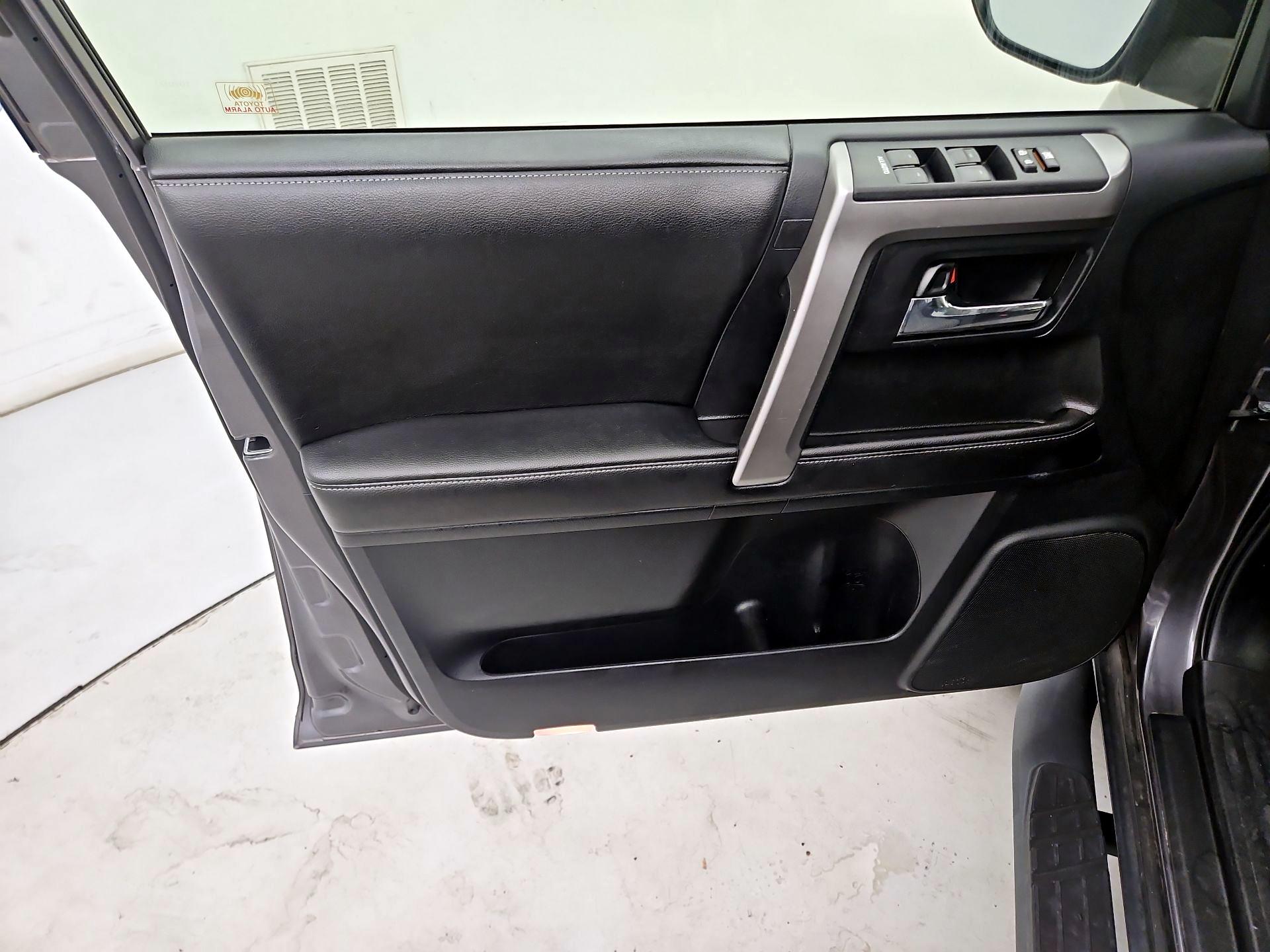 Thumbnail: 2015 Toyota 4Runner - 12