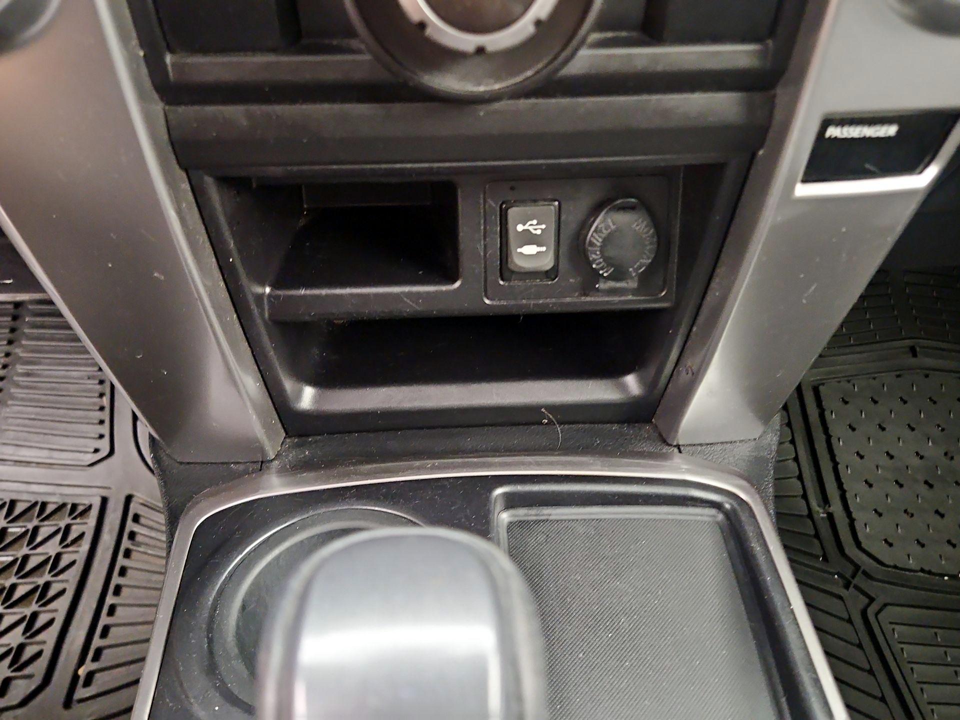 Thumbnail: 2015 Toyota 4Runner - 18