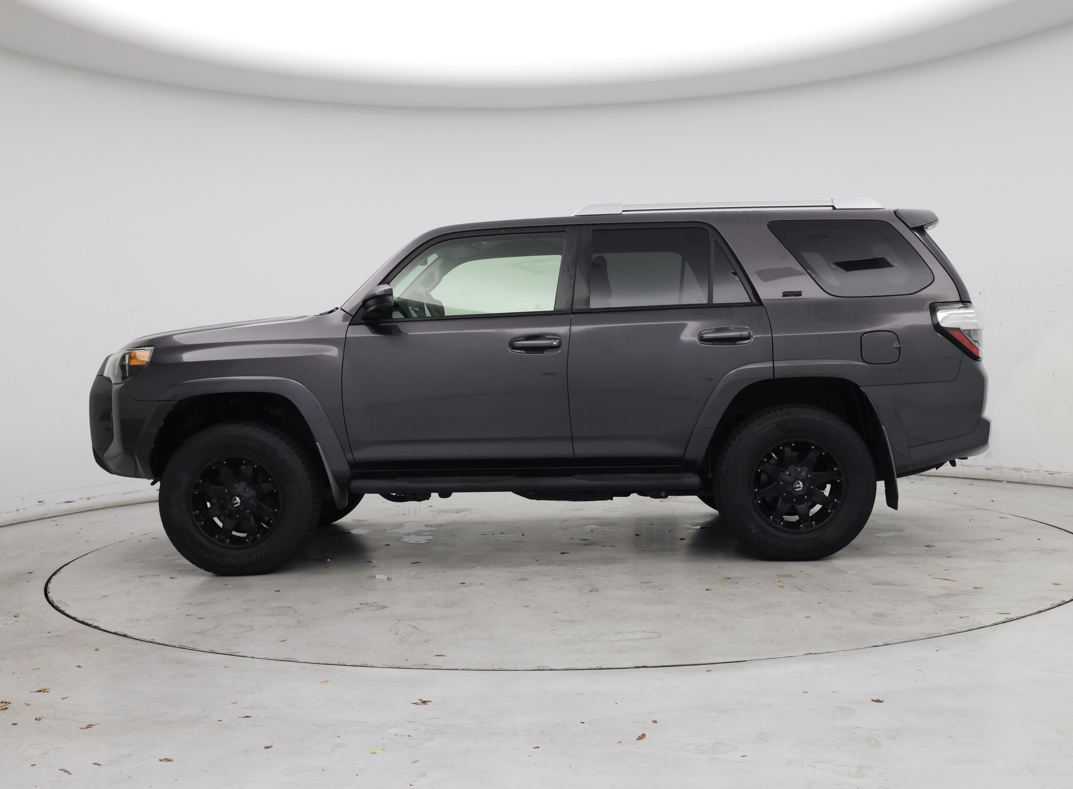 Thumbnail: 2015 Toyota 4Runner - 3
