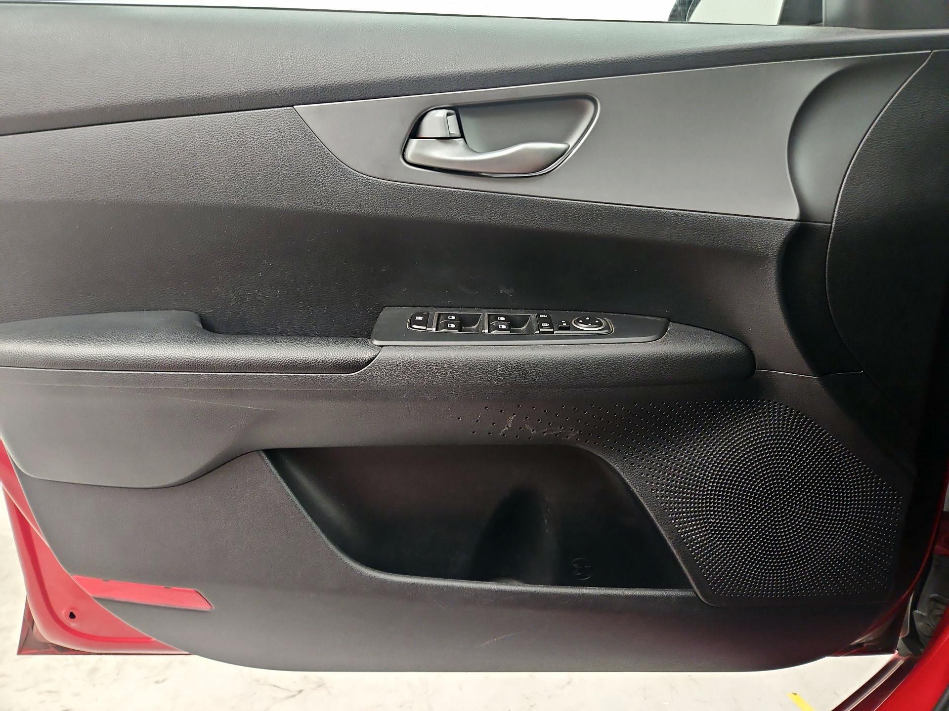 Thumbnail: 2019 Kia Forte - 12