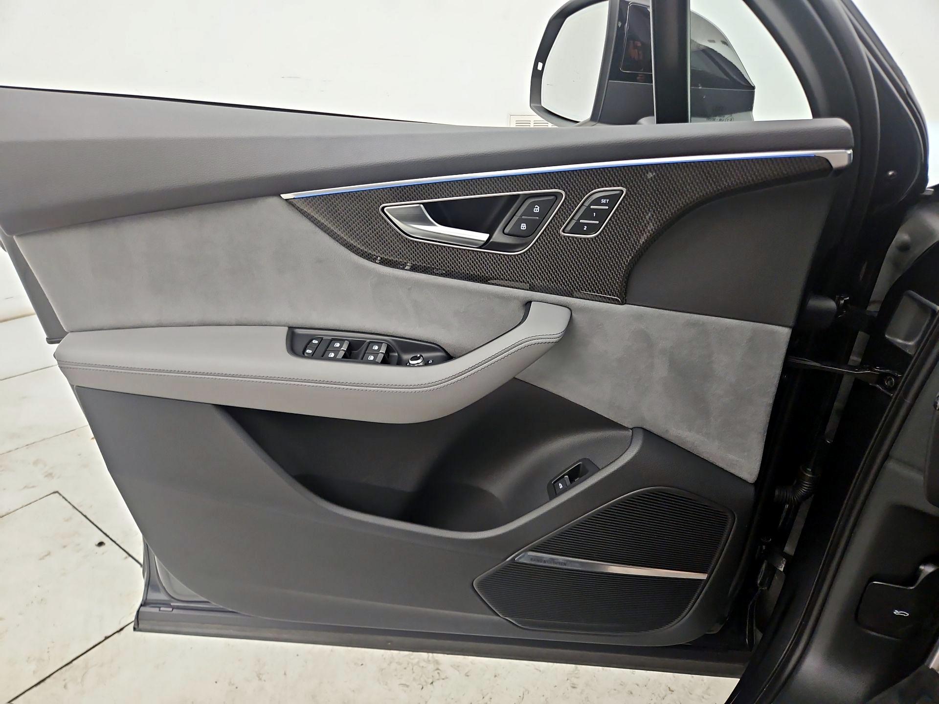 Thumbnail: 2023 Audi SQ7 - 12