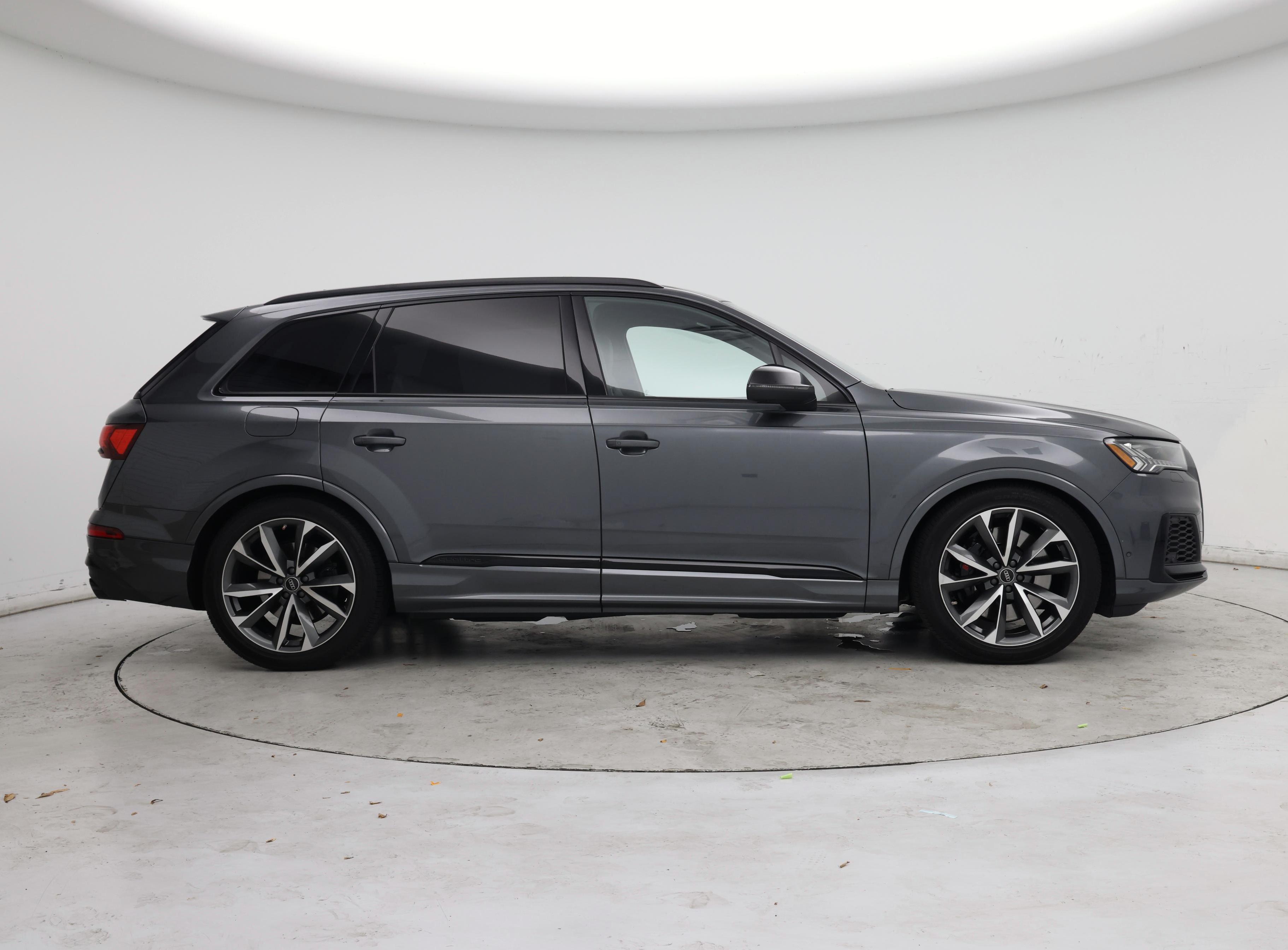 Thumbnail: 2023 Audi SQ7 - 7