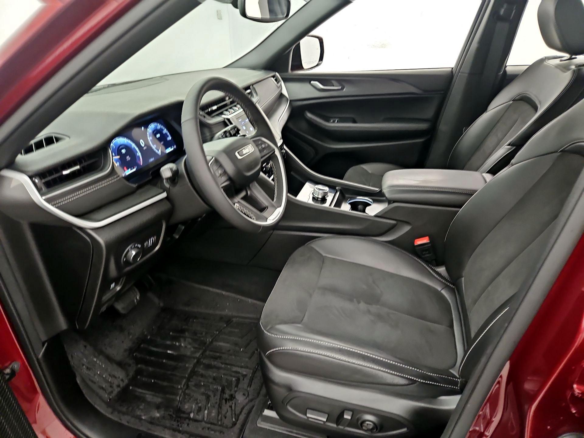 Thumbnail: 2024 Jeep Grand Cherokee - 11
