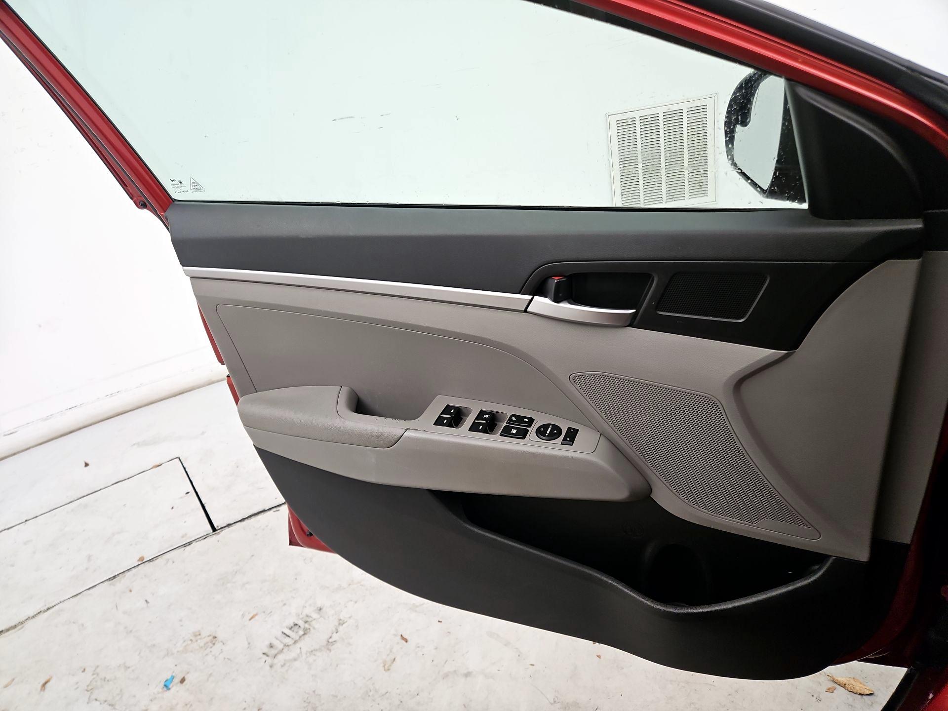 Thumbnail: 2019 Hyundai Elantra - 12