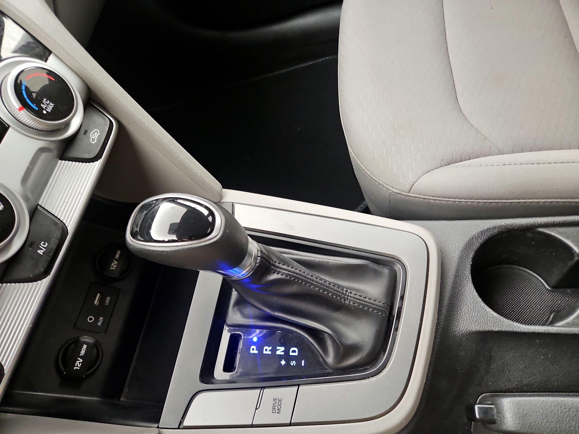 Thumbnail: 2019 Hyundai Elantra - 17