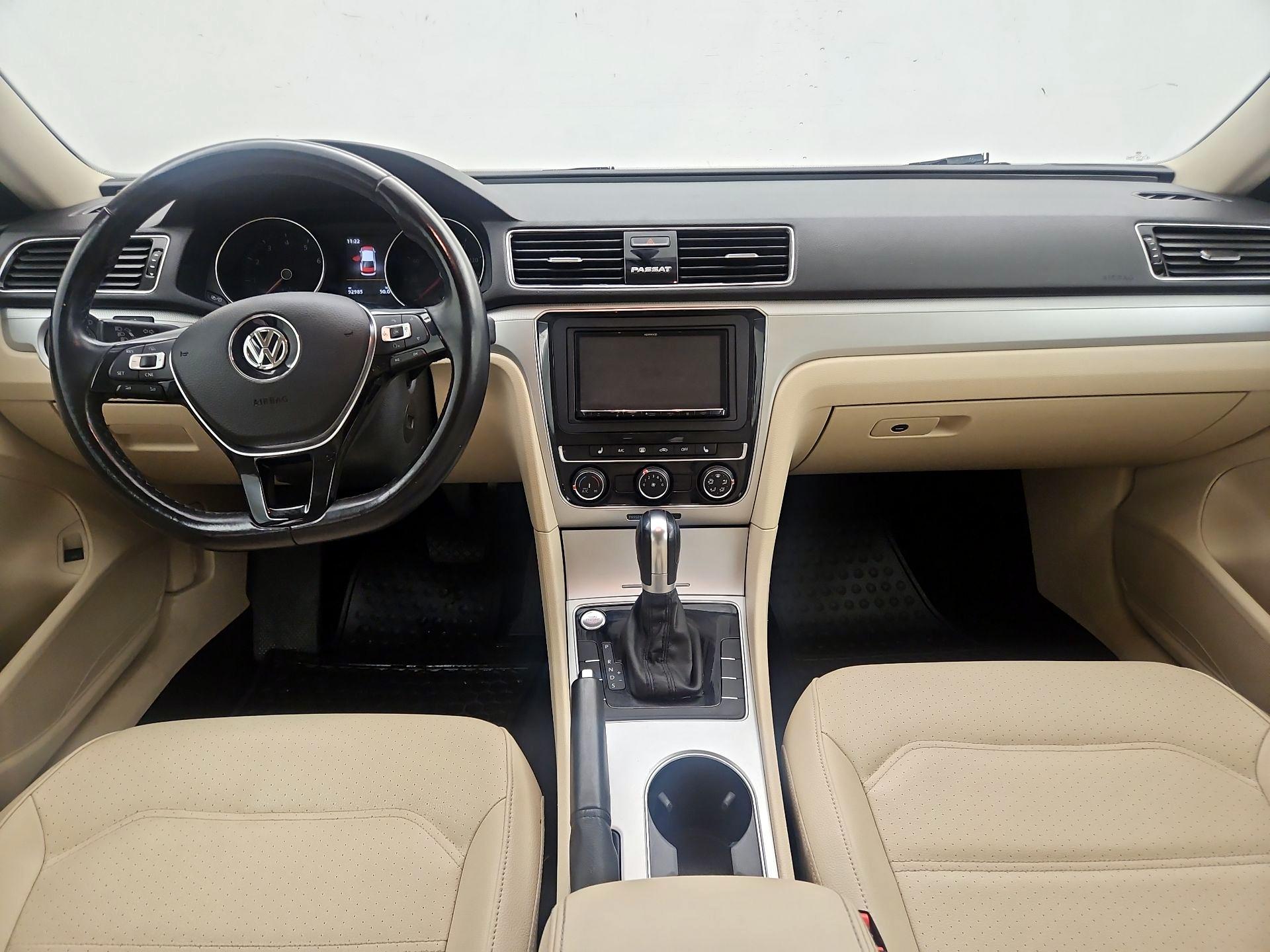 Thumbnail: 2019 Volkswagen Passat - 9